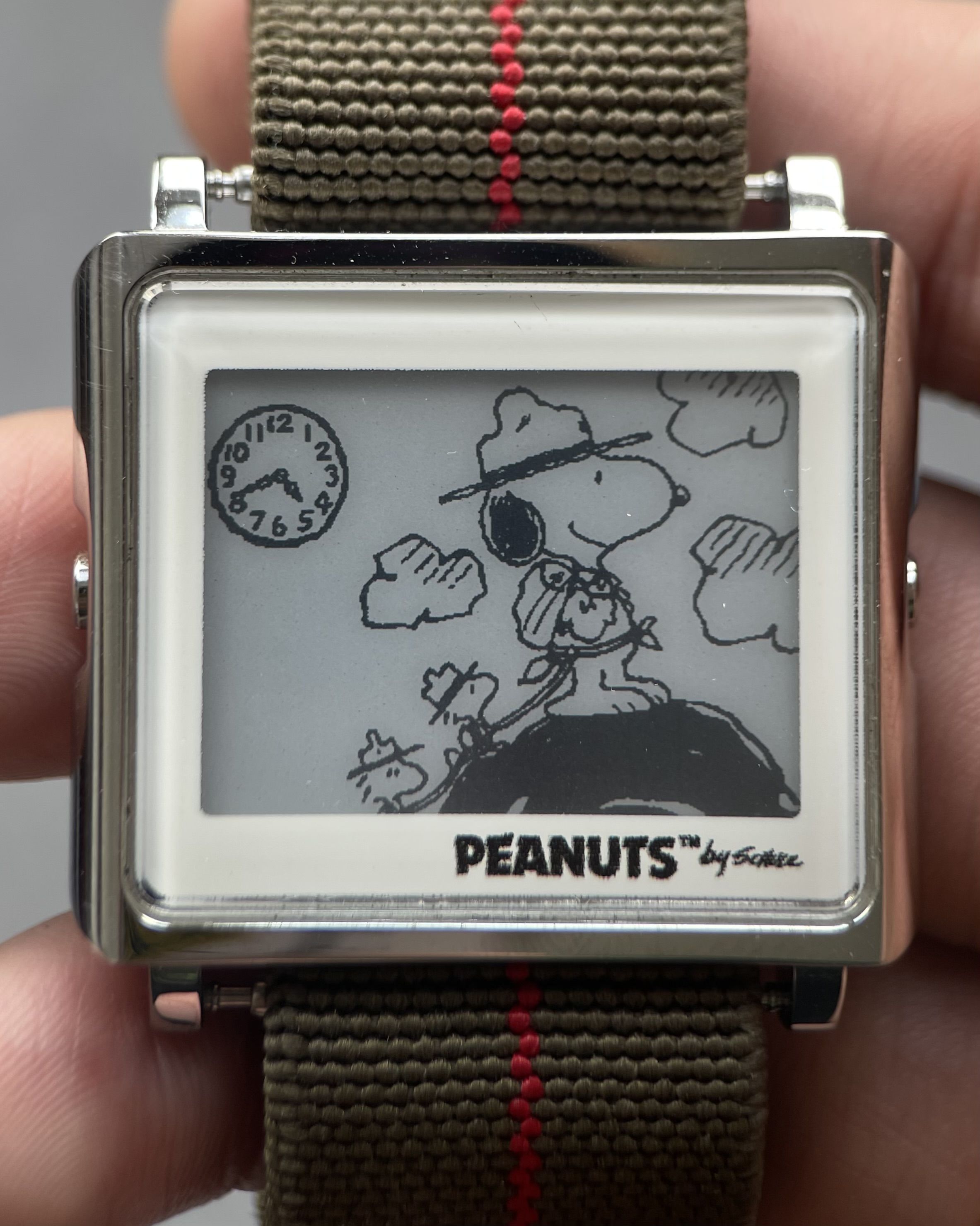 SEIKO EPSON SMART CANVAS x PEANUTS BY SCHULZ E-INK WATCH