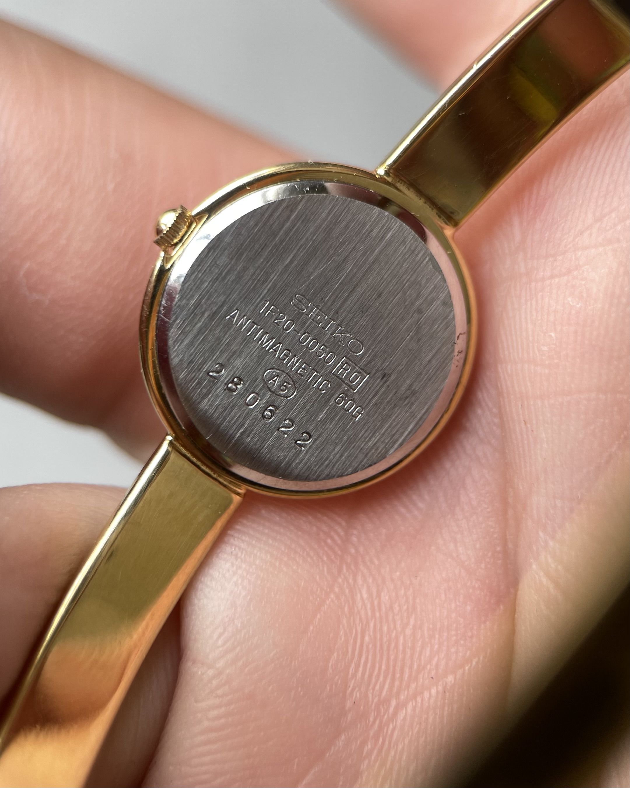 SEIKO TISSÉ GOLD BANGLE VINTAGE QUARTZ WATCH | Artizen Store