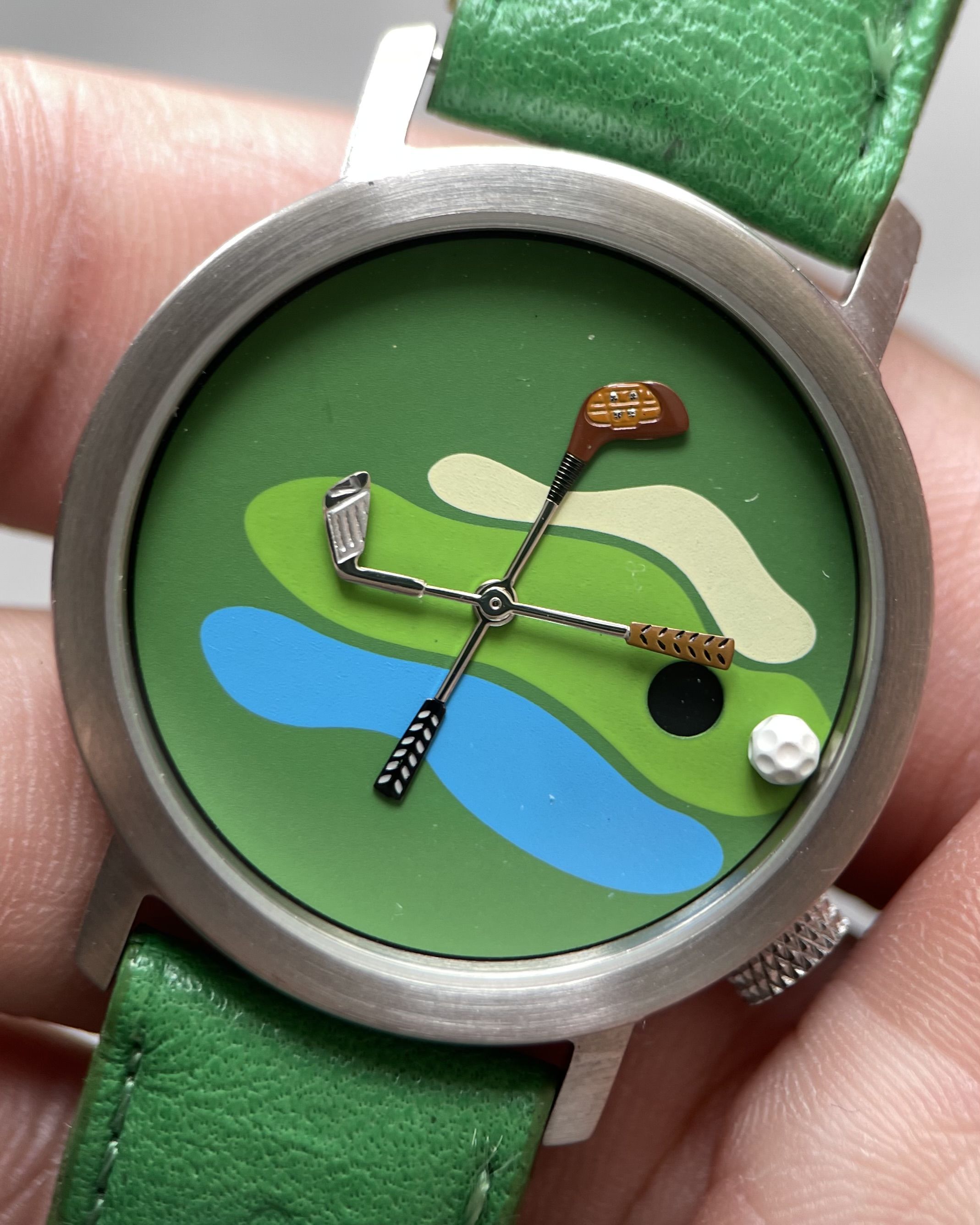 AKTEO GOLF CLUB LANDSCAPE VINTAGE QUARTZ WATCH | Artizen Store