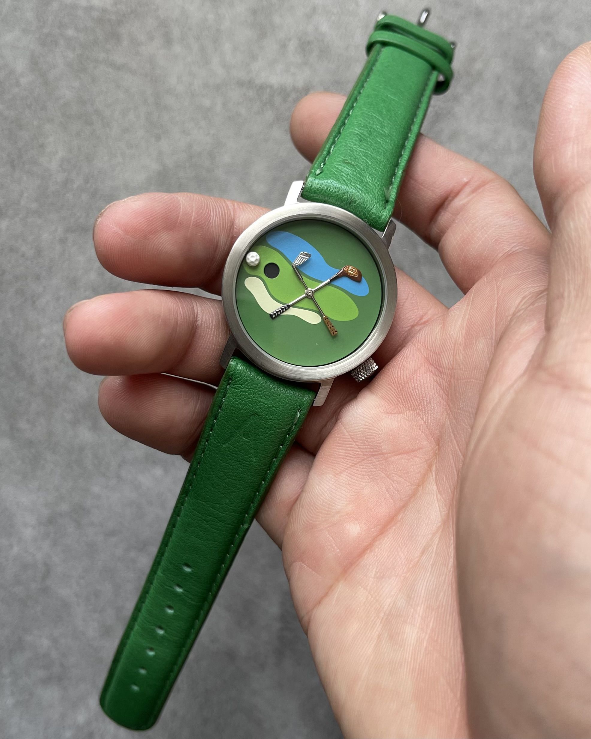 AKTEO GOLF CLUB LANDSCAPE VINTAGE QUARTZ WATCH | Artizen Store