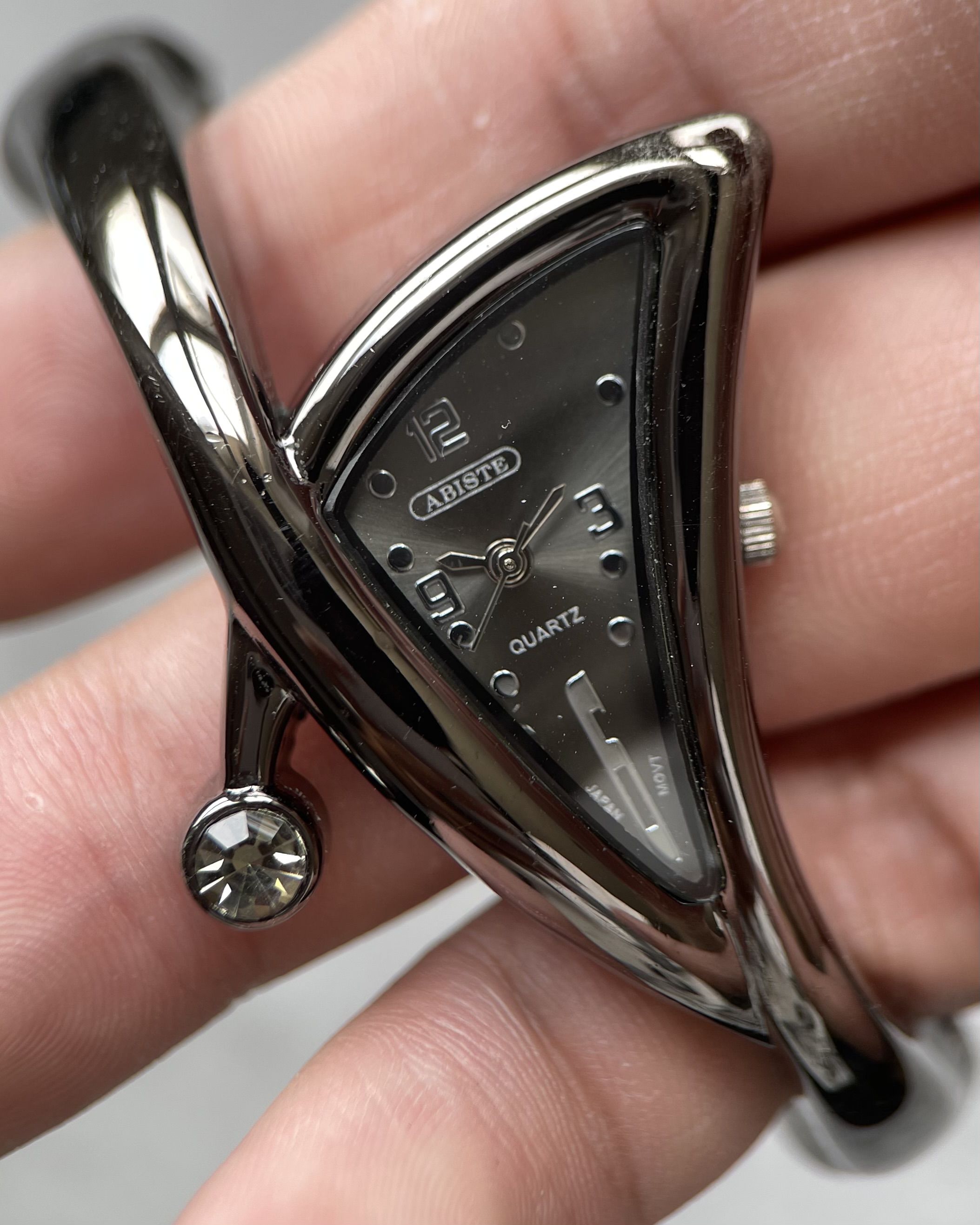 ABISTE ASYMMETRICAL TRIANGLE BANGLE VINTAGE QUARTZ WATCH | Artizen