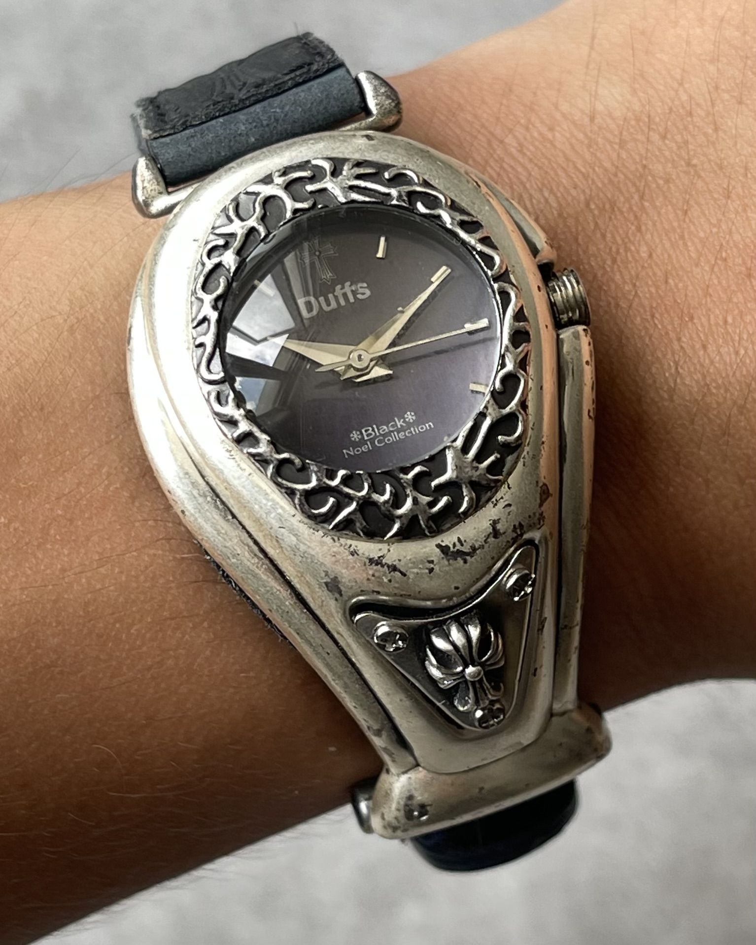 1998 DUFFS BLACK NOEL COLLECTION GOTHIC VINTAGE QUARTZ WATCH