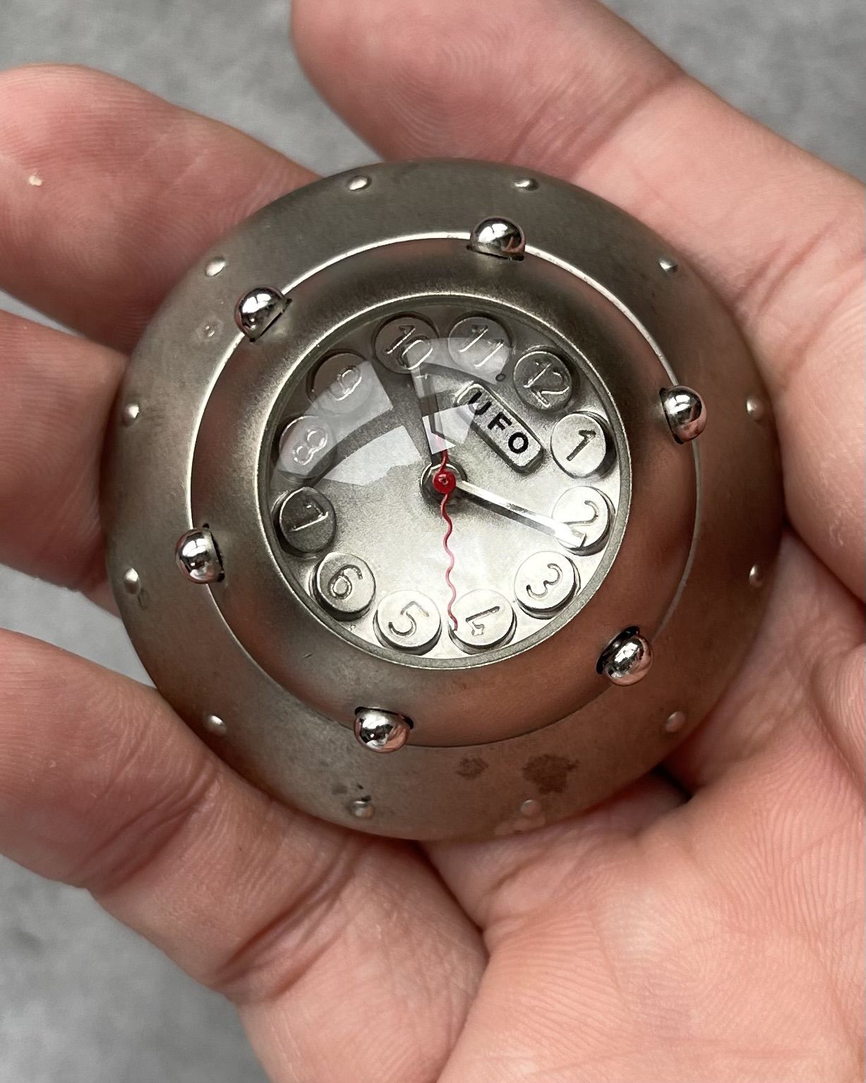 UFO SPACESHIP SHAPE VINTAGE TABLE CLOCK