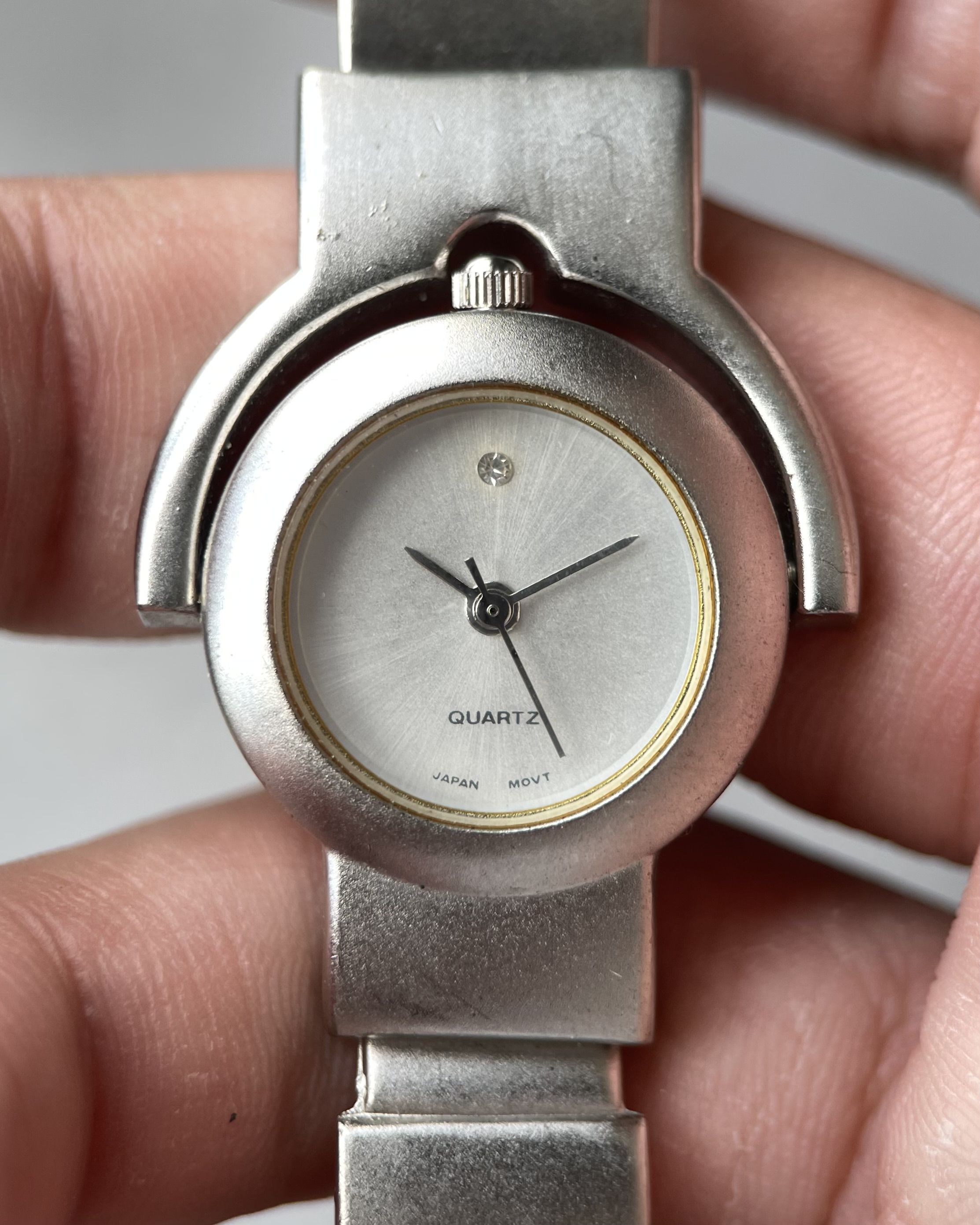 KIRA FUTURISTIC VINTAGE QUARTZ WATCH 