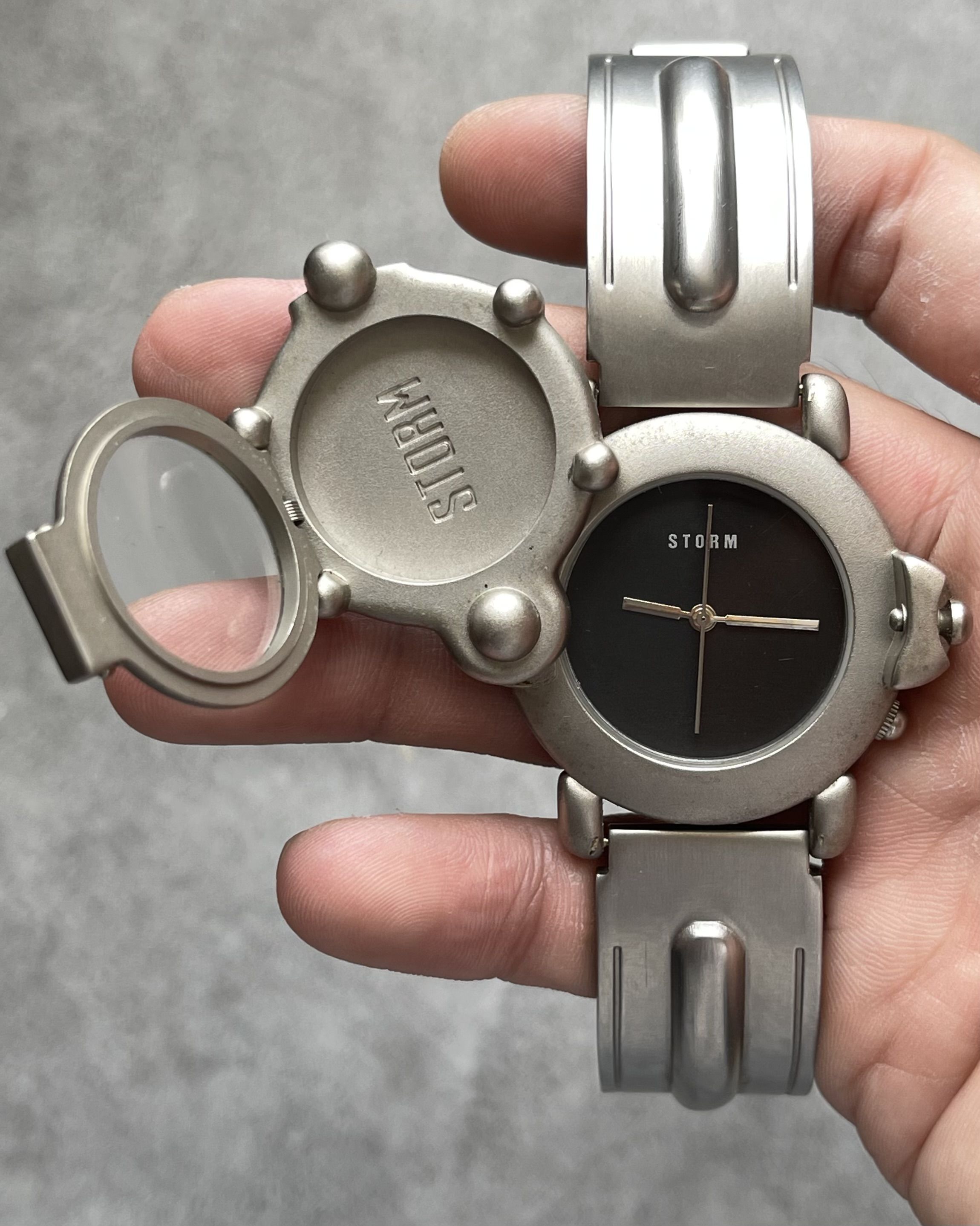 STORM FORCE COVER CASE VINTAGE QUARTZ WATCH | Artizen Store