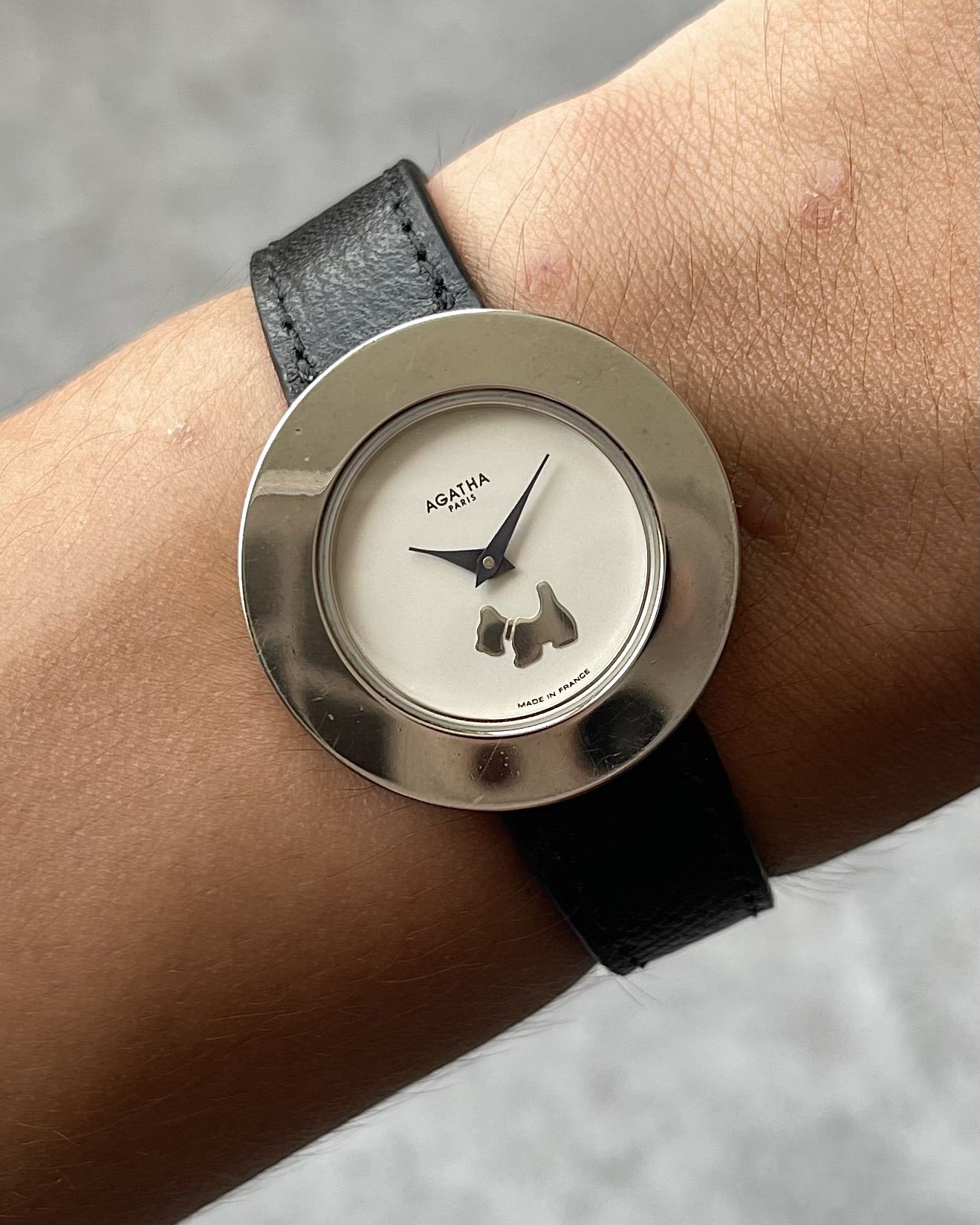 AGATHA PARIS 新品 電池入り MADE IN FRANCE AGATHA PARIS DOG MOTIF VINTAGE QUARTZ WATCH | Artizen Store