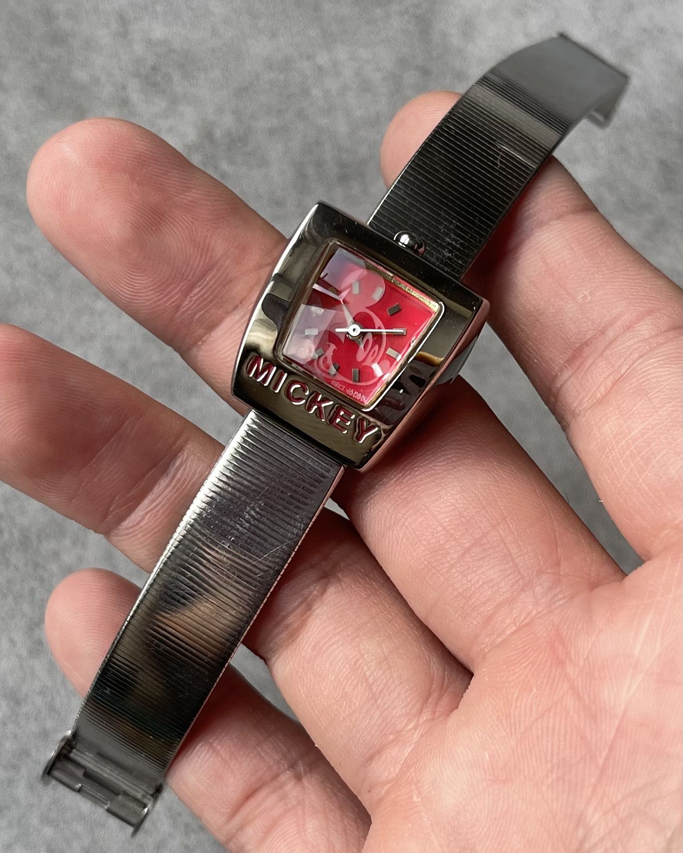 SEIKO ALBA MICKEY MOUSE RED DIAL VINTAGE QUARTZ WATCH | Artizen Store