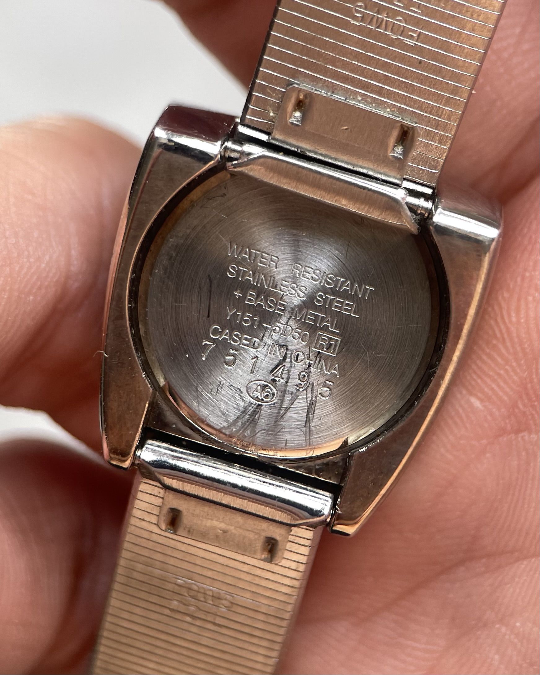 SEIKO ALBA MICKEY MOUSE RED DIAL VINTAGE QUARTZ WATCH | Artizen Store