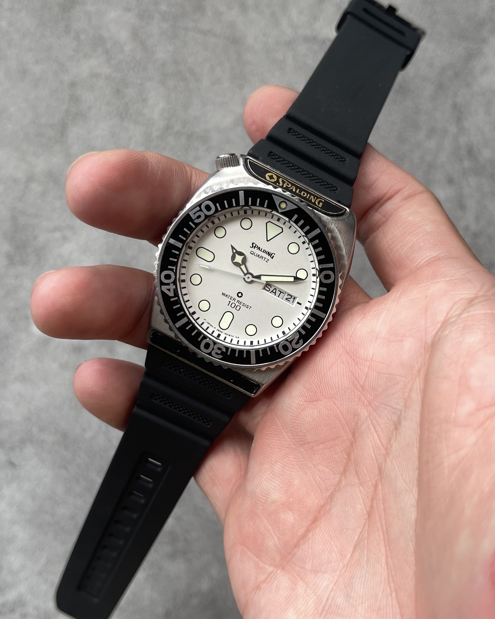 CITIZEN SPALDING WHITE DIVER STYLE DAY-DATE VINTAGE QUARTZ