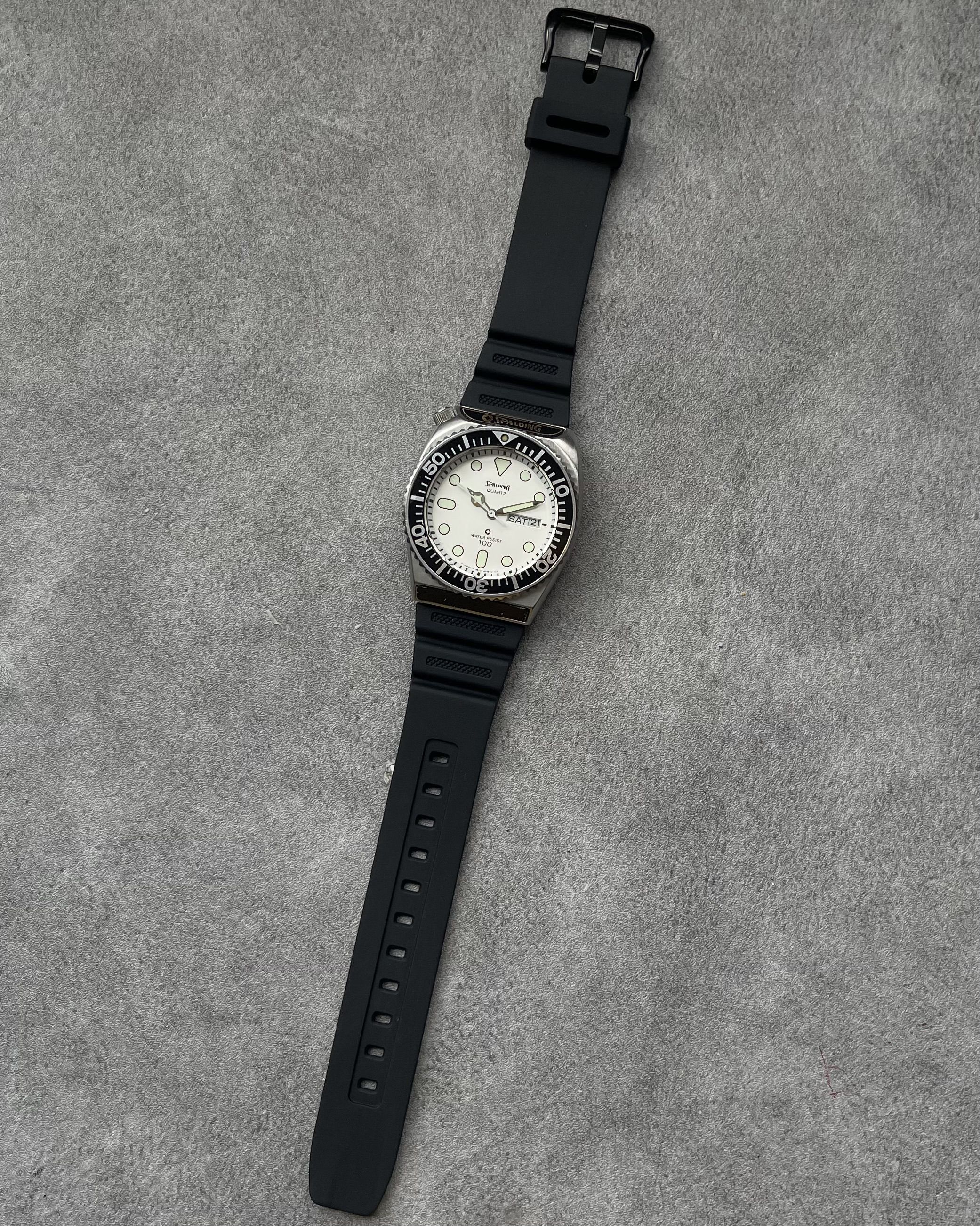 CITIZEN SPALDING WHITE DIVER STYLE DAY-DATE VINTAGE QUARTZ