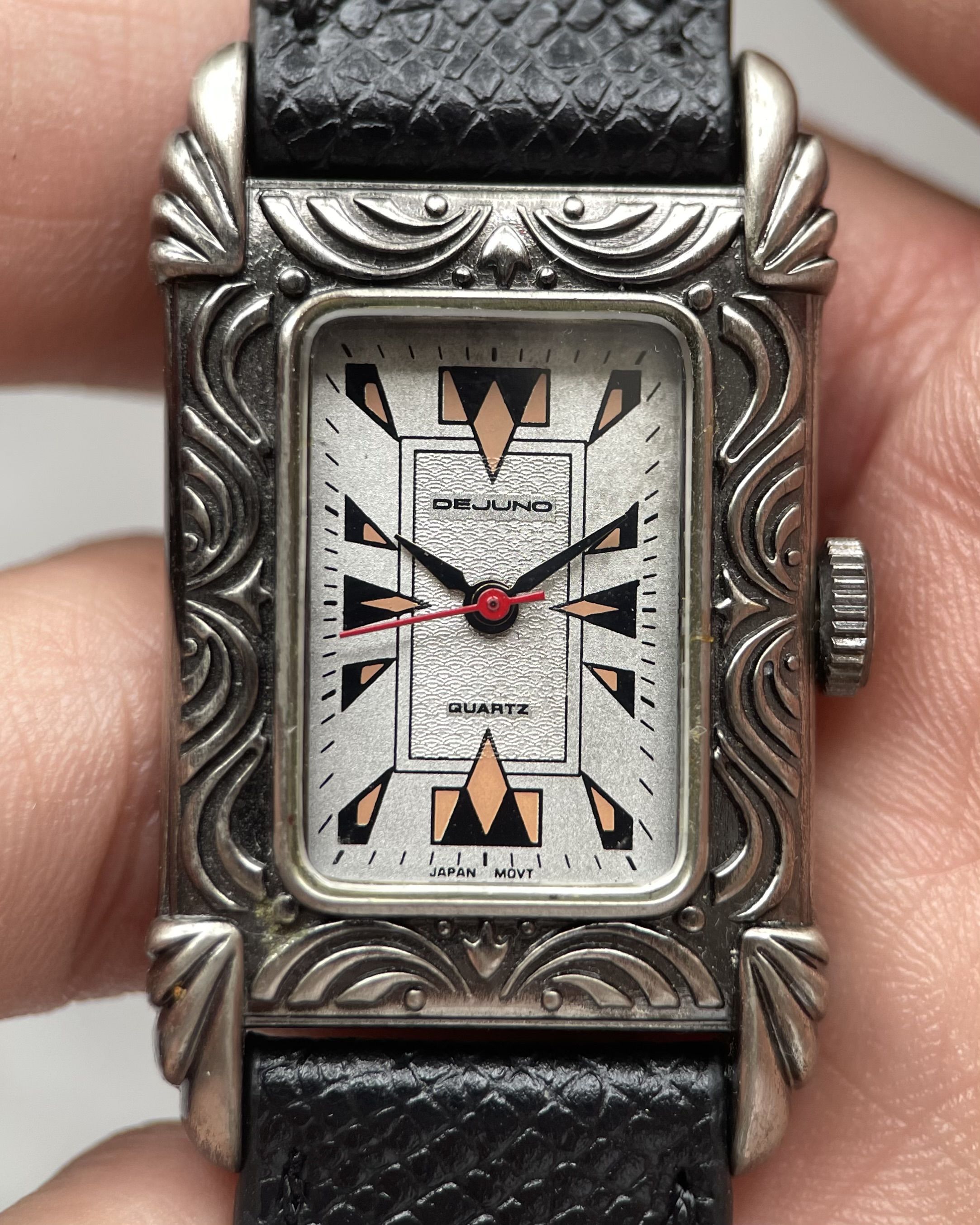 DEJUNO ART DECO ENGRAVED RECTANGULAR VINTAGE QUARTZ WATCH