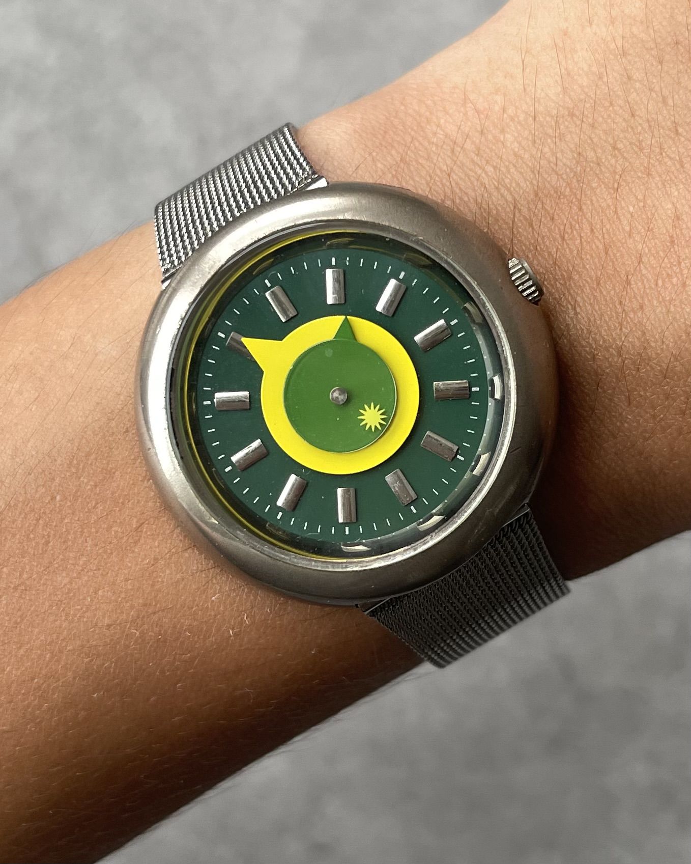 Discjocket Watch HASHU SOLAR DISC GREEN & YELLOW VINTAGE QUARTZ WATCH | Artizen Store