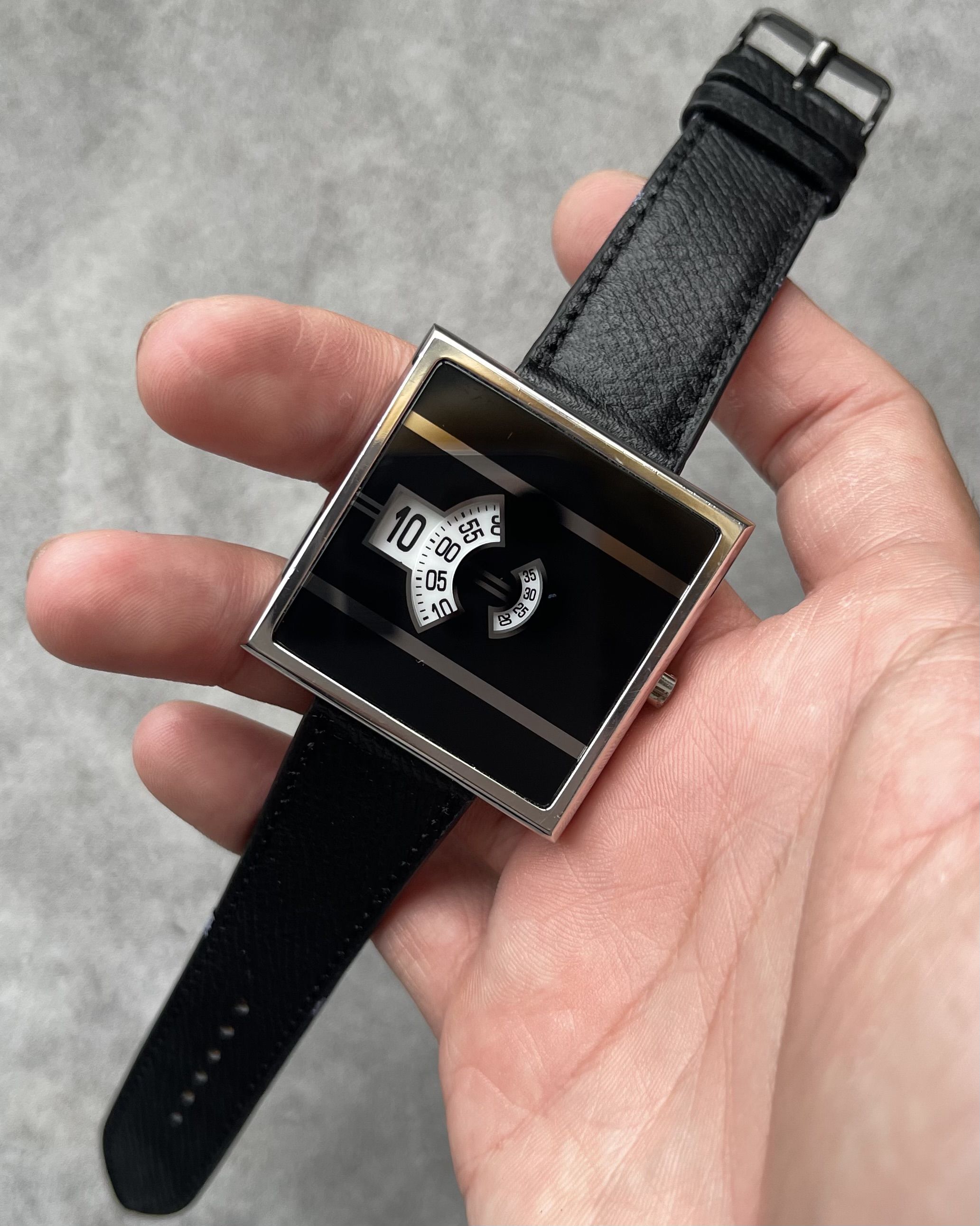 SERGEANT JUMP HOUR VINTAGE QUARTZ WATCH | Artizen Store