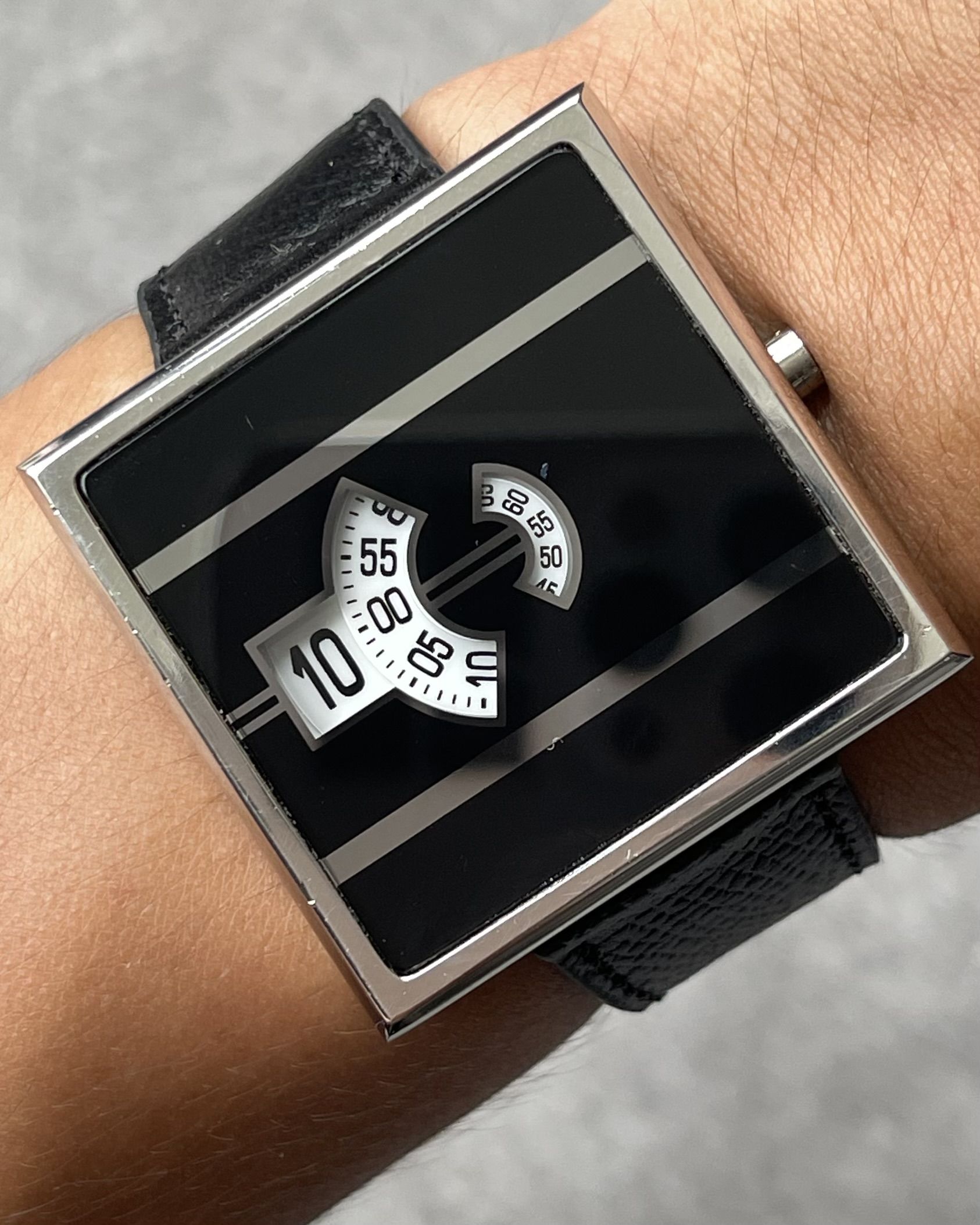 SERGEANT JUMP HOUR VINTAGE QUARTZ WATCH | Artizen Store