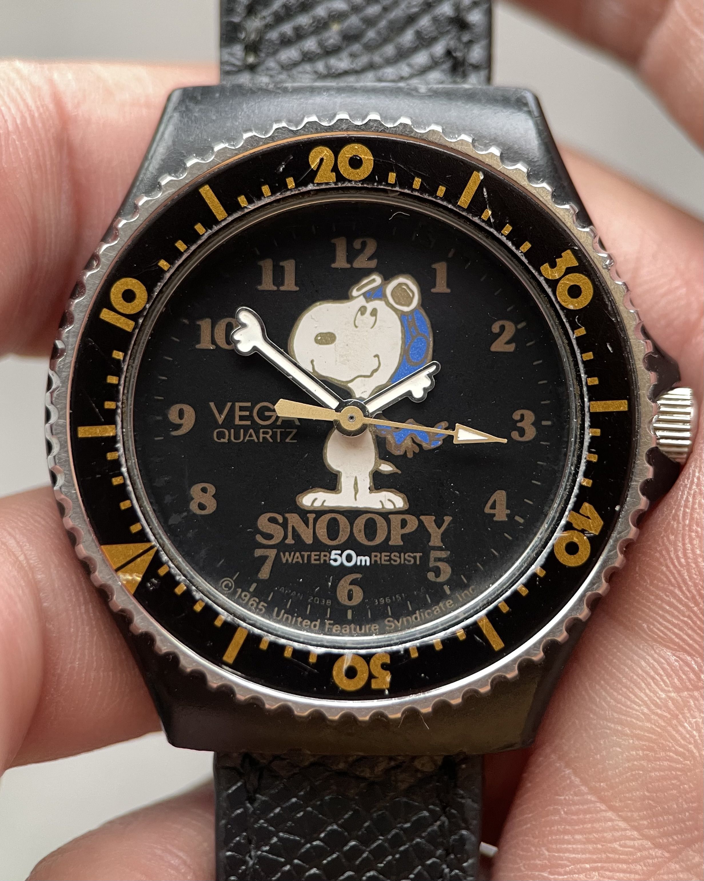 VEGA SNOOPY PILOT BLACK DIVER VINTAGE QUARTZ WATCH