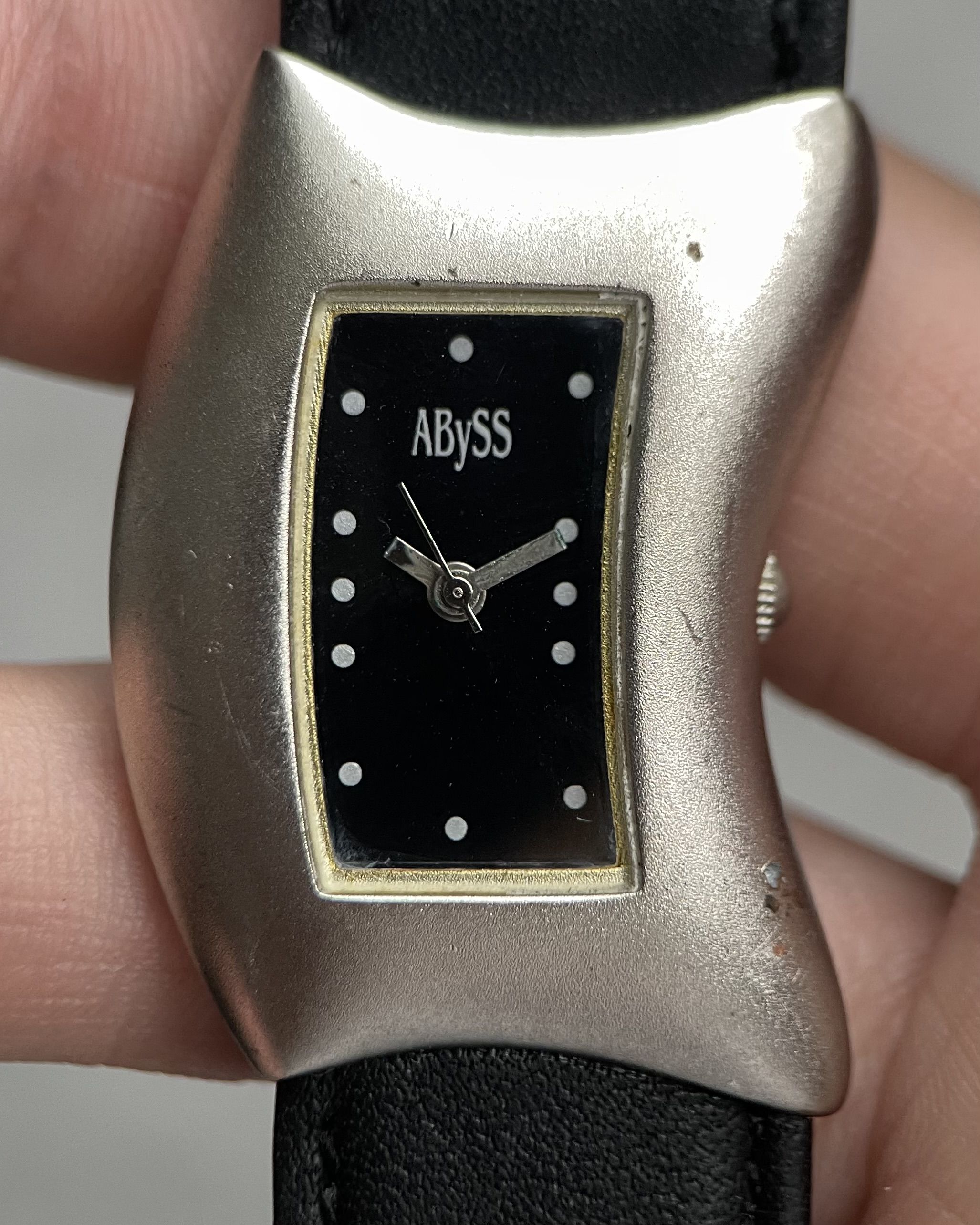 ABYSS CURVED BLACK DIAL VINTAGE QUARTZ WATCH