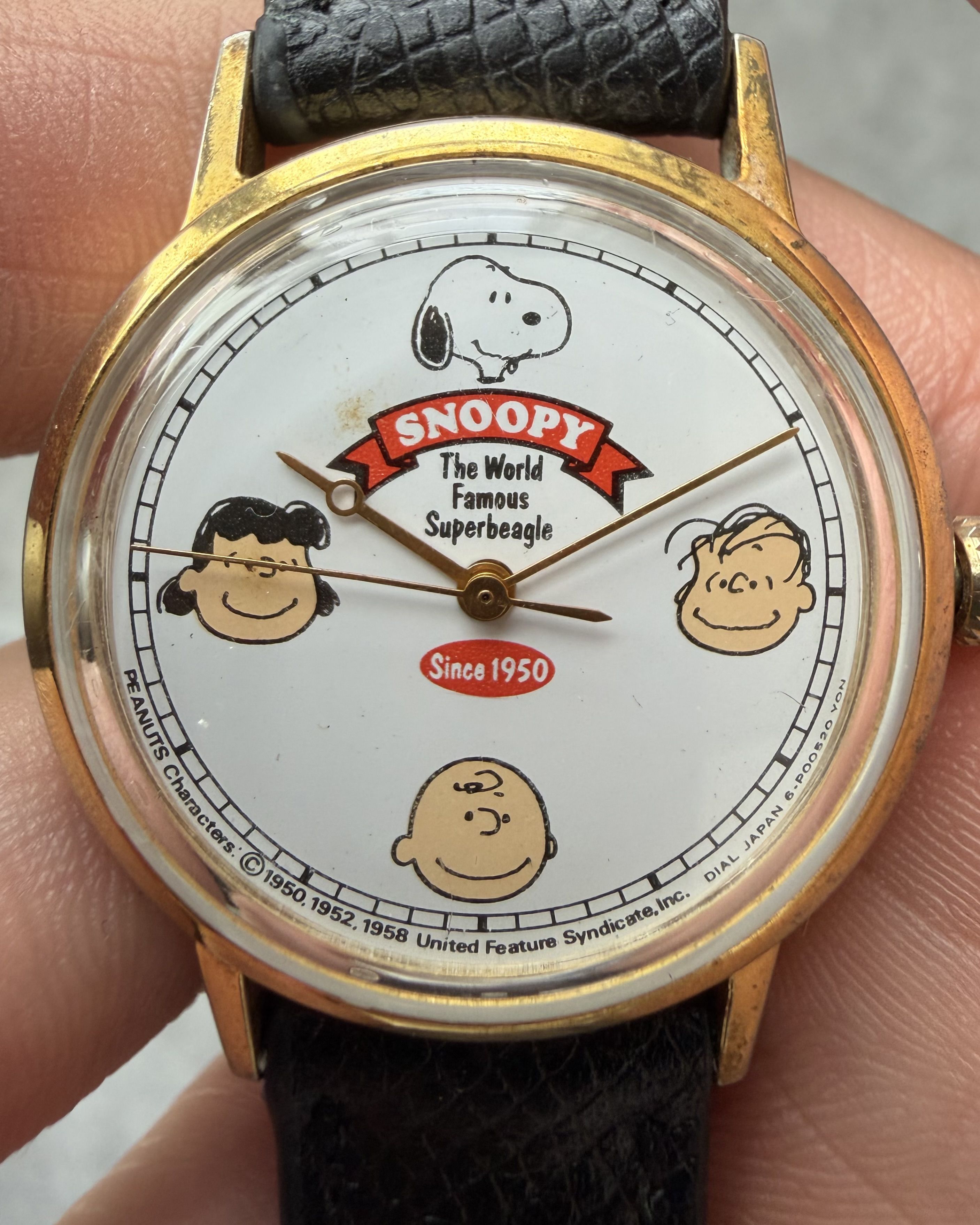 SNOOPY SUPERBEAGLE PEANUTS DIAL VINTAGE QUARTZ WATCH