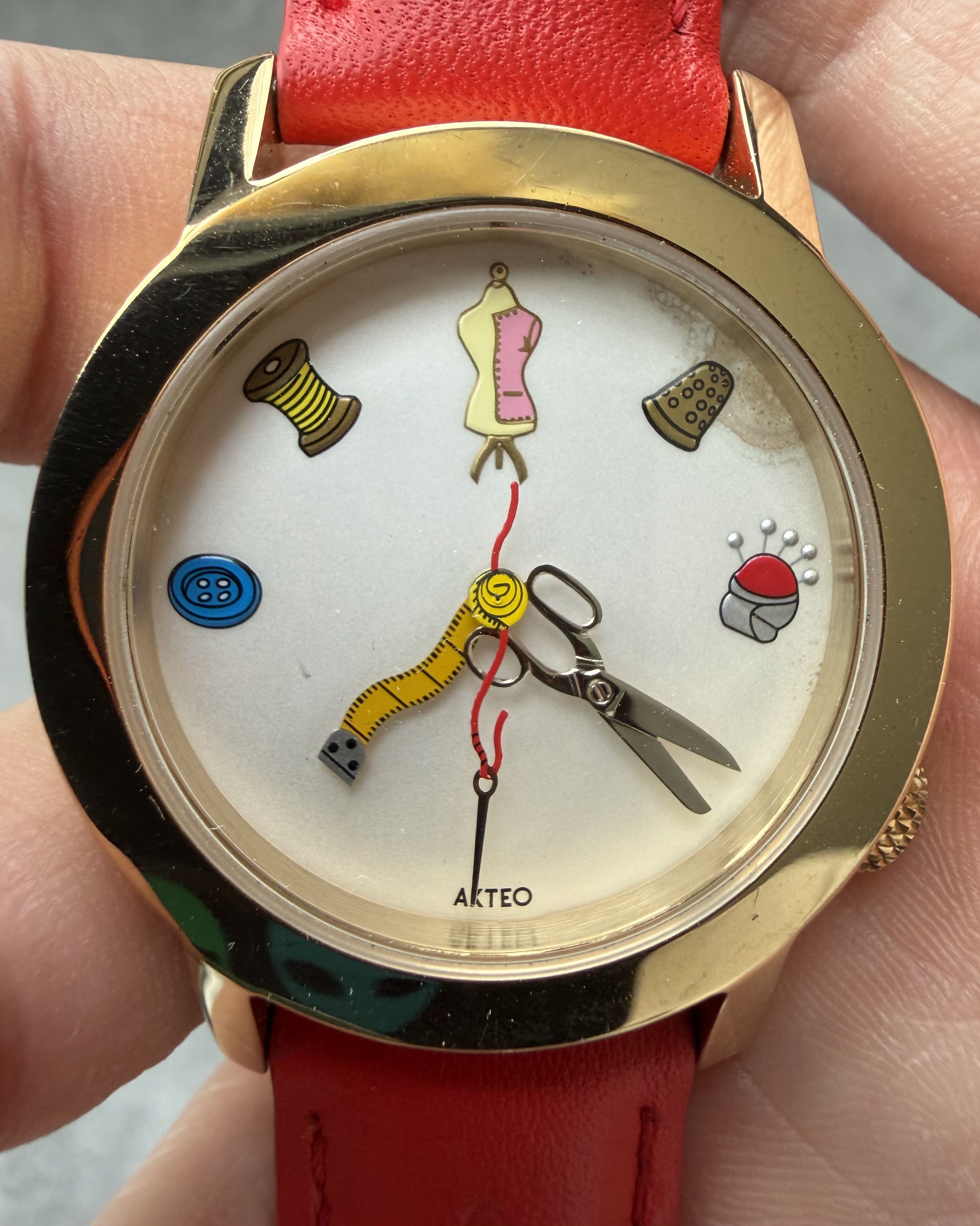 AKTEO SEWING TOOLS DIAL VINTAGE QUARTZ WATCH