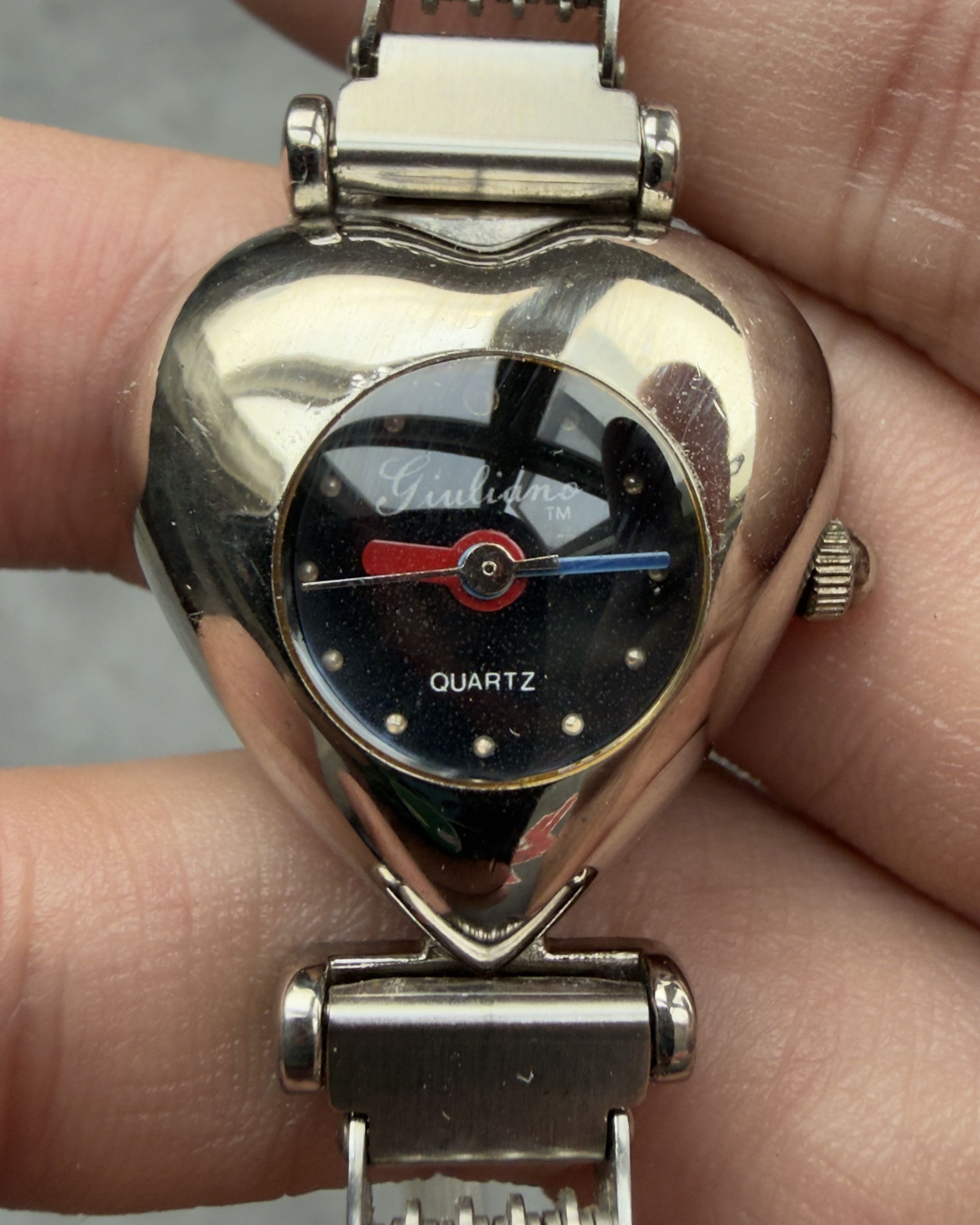 GIULIANO HEART-SHAPED BLACK VINTAGE QUARTZ WATCH
