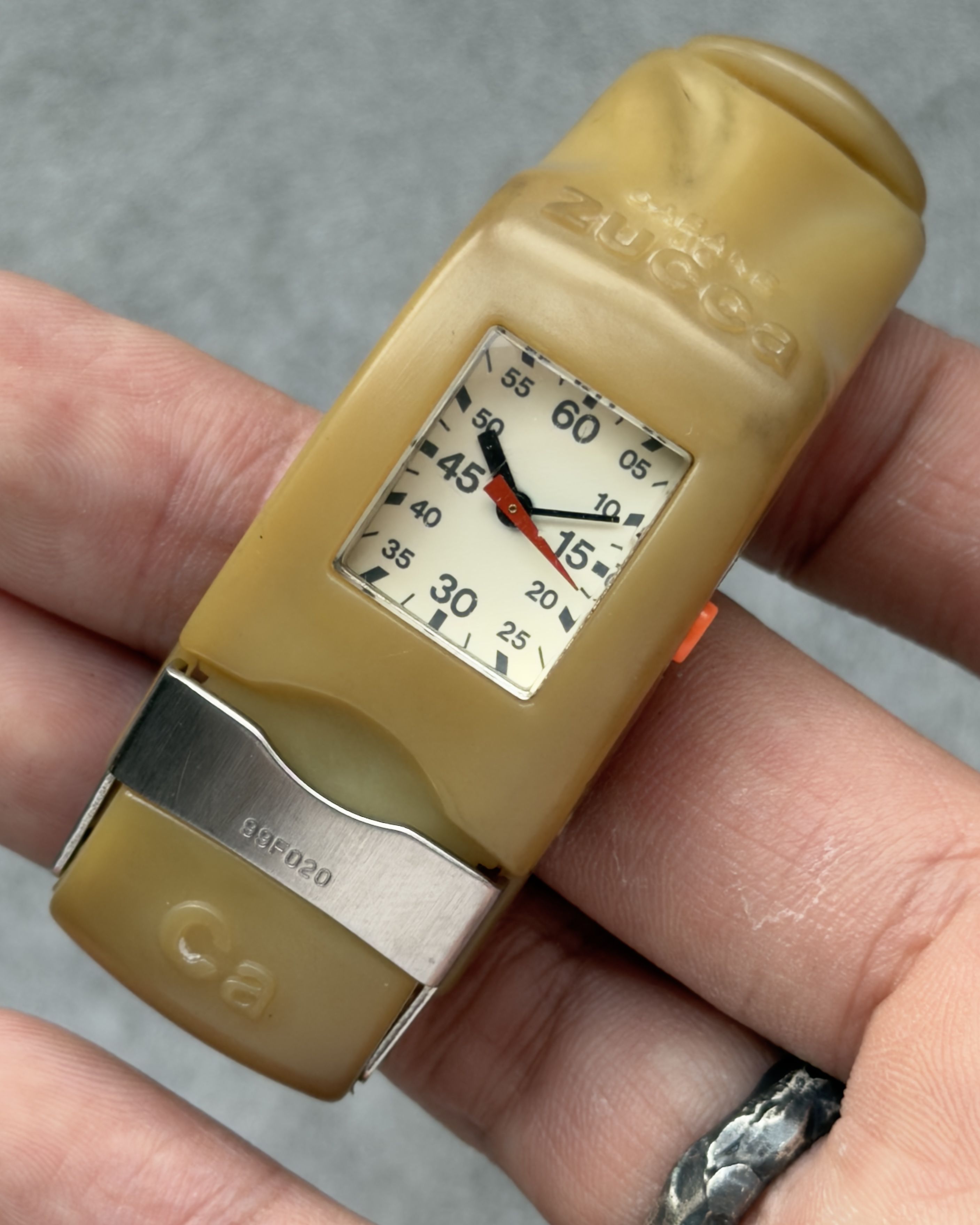 CABANE DE ZUCCA DOGGY GUM VINTAGE QUARTZ WATCH | Artizen Store