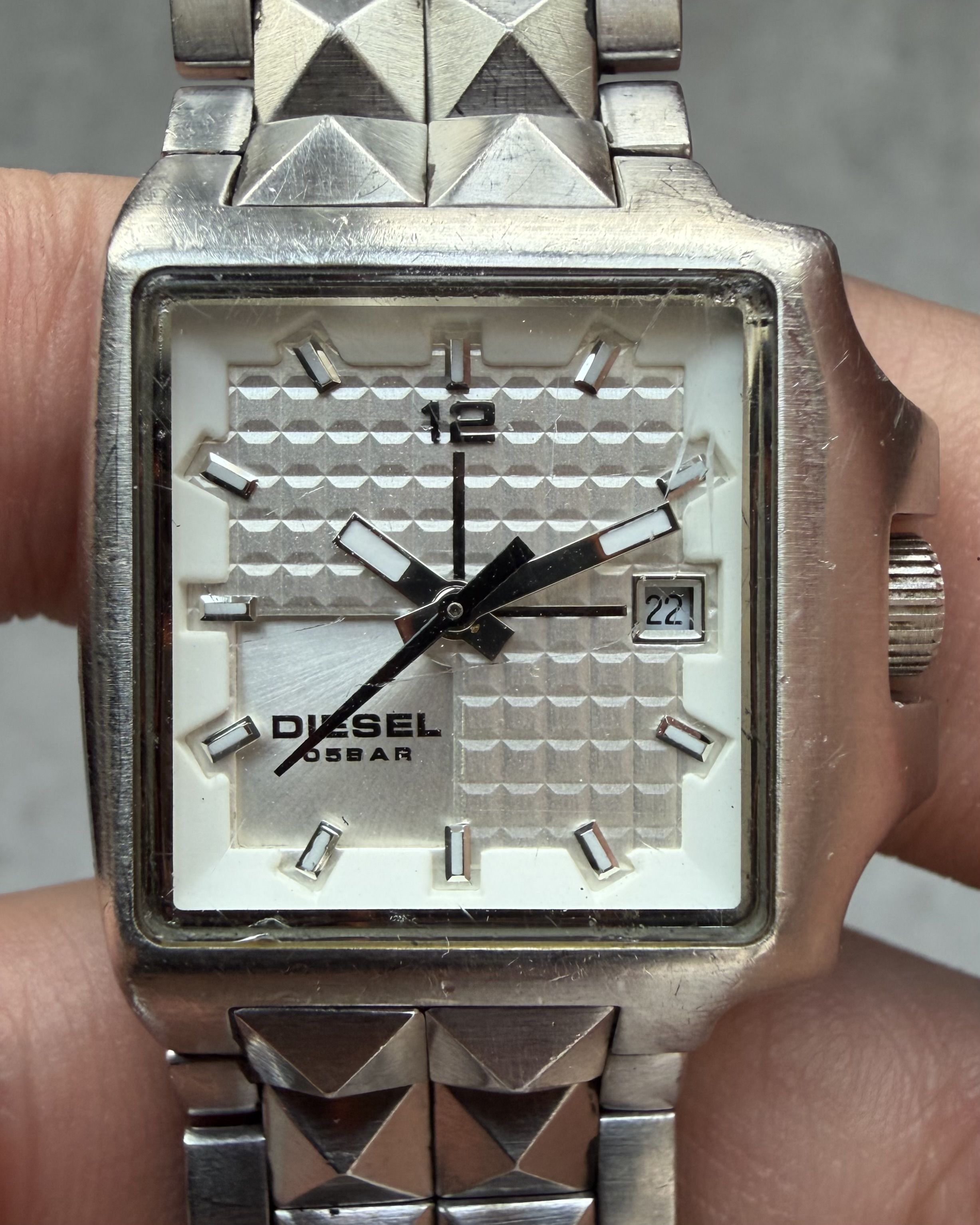 DIESEL STUDDED STEEL BRACELET TEXTURED VINTAGE QUARTZ WATCH | Artizen Store