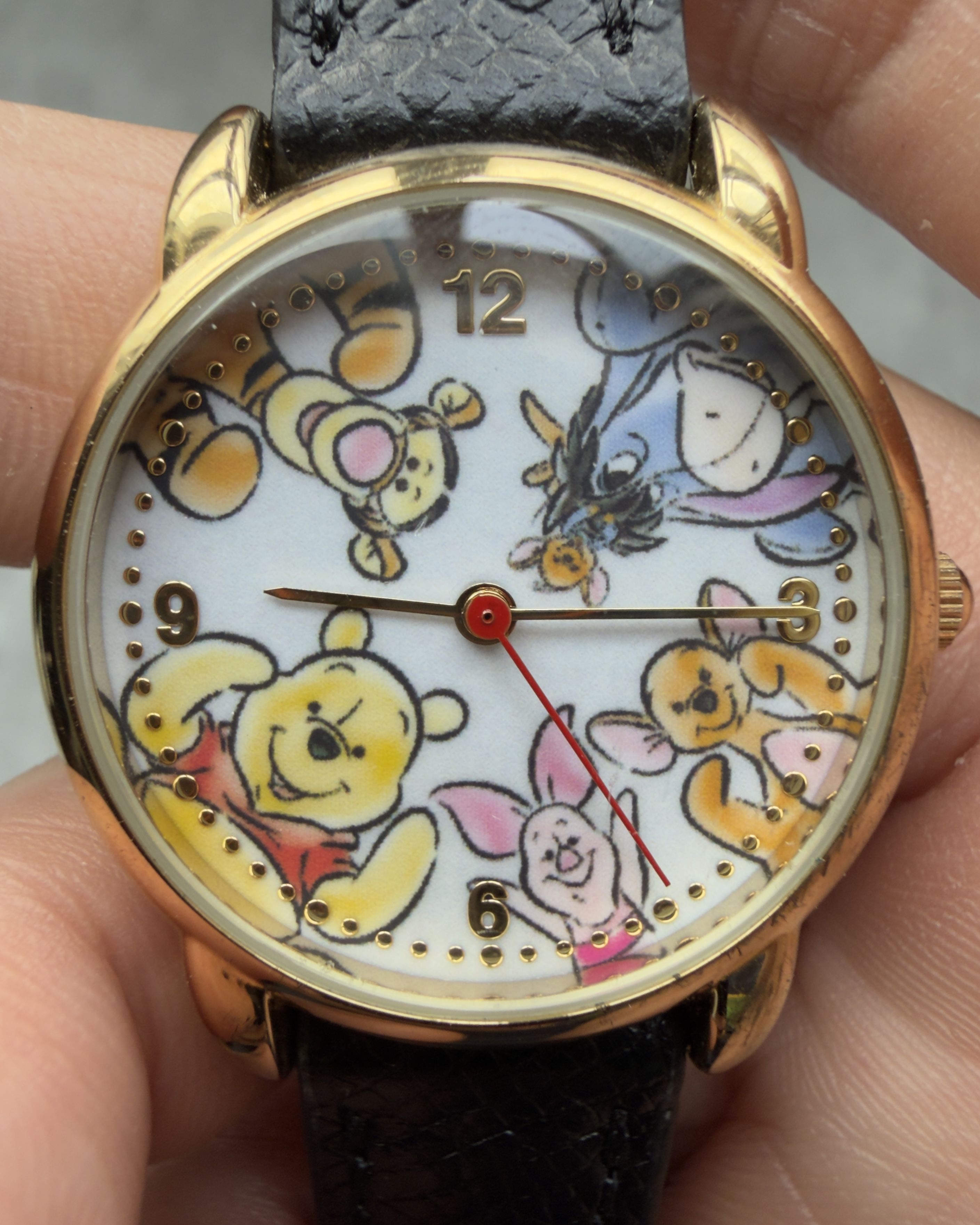 WINNIE THE POOH PLAYTIME VINTAGE QUARTZ WATCH 