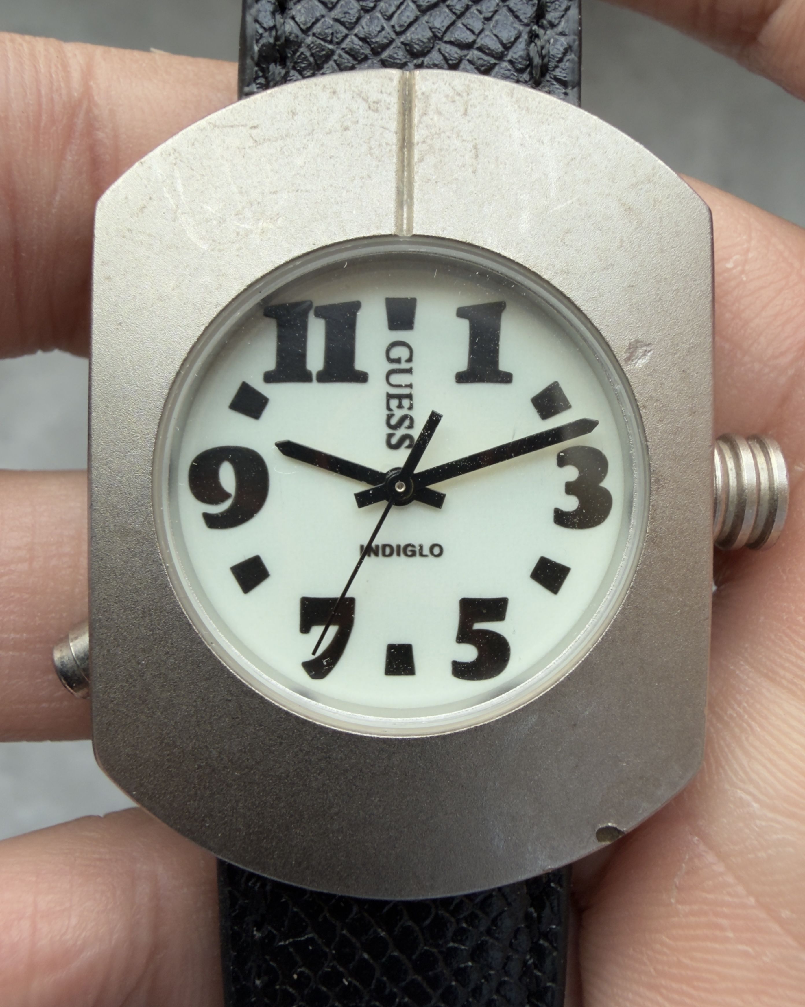 GUESS INDIGLO ARCH CASE VINTAGE QUARTZ WATCH
