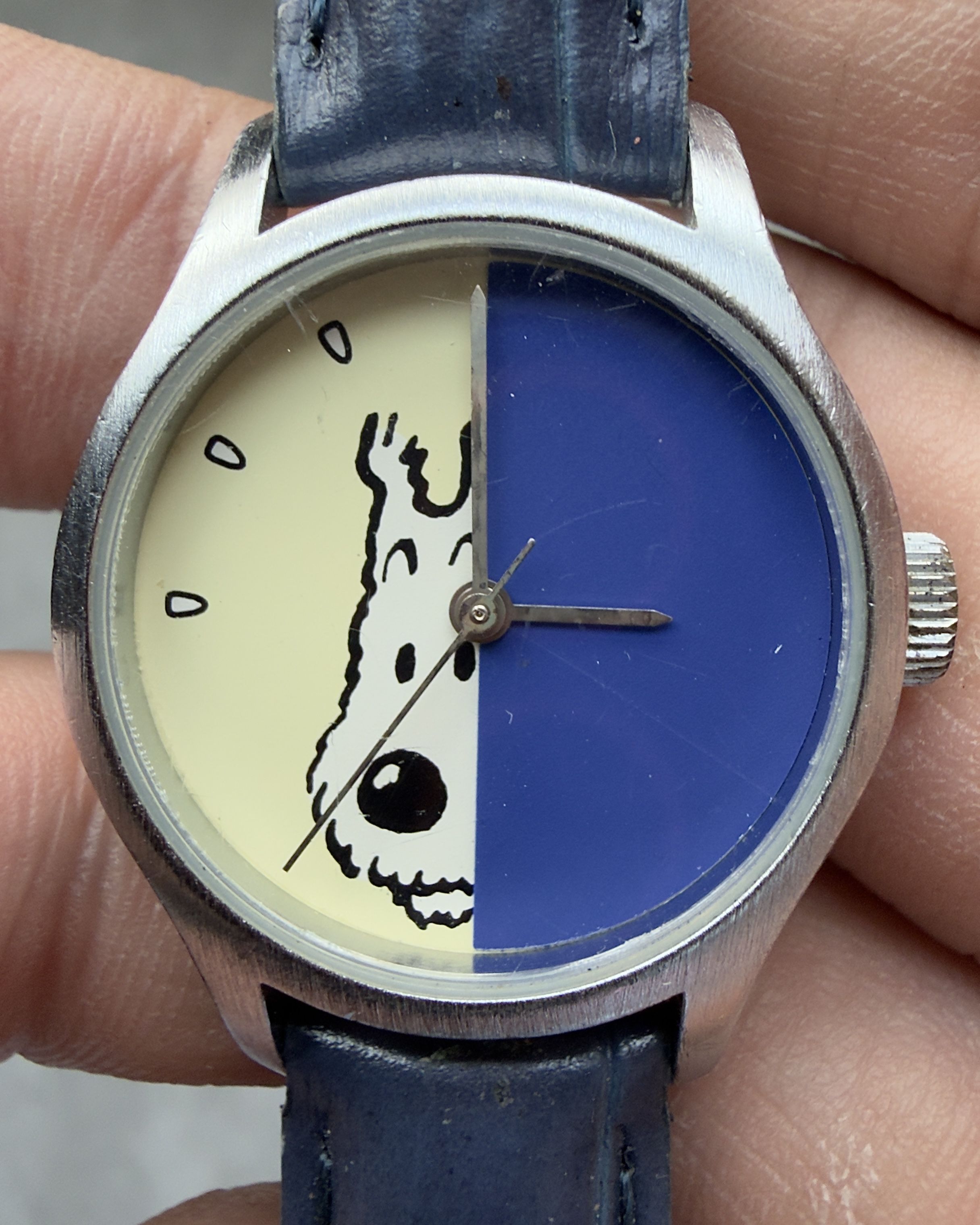 TINTIN PEEKING DOG VINTAGE QUARTZ WATCH