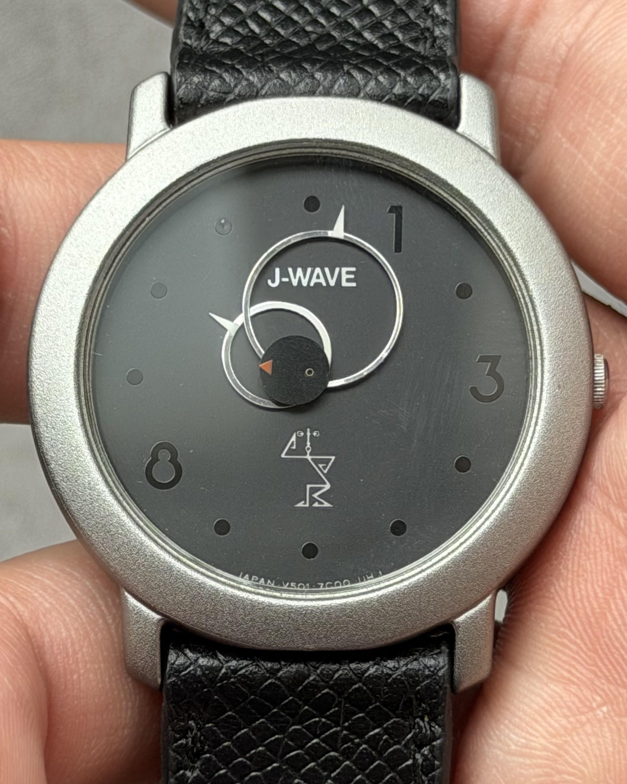 J WAVE ABSTRACT HAND VINTAGE QUARTZ WATCH