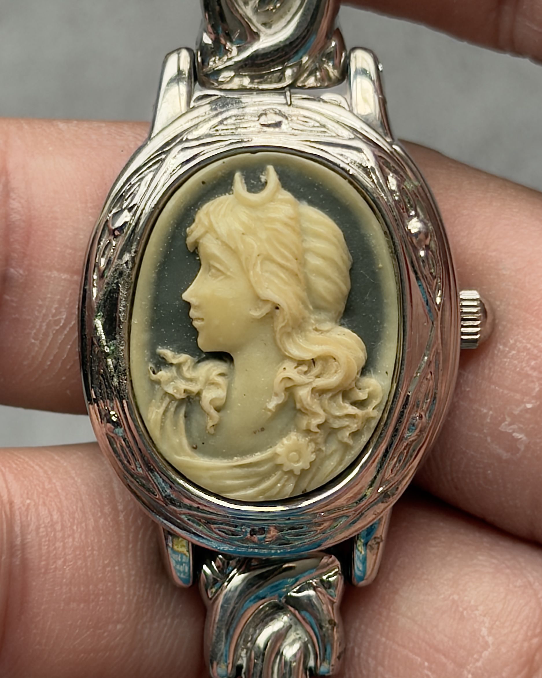 VALENTINO CAMEO LADY VINTAGE QUARTZ WATCH