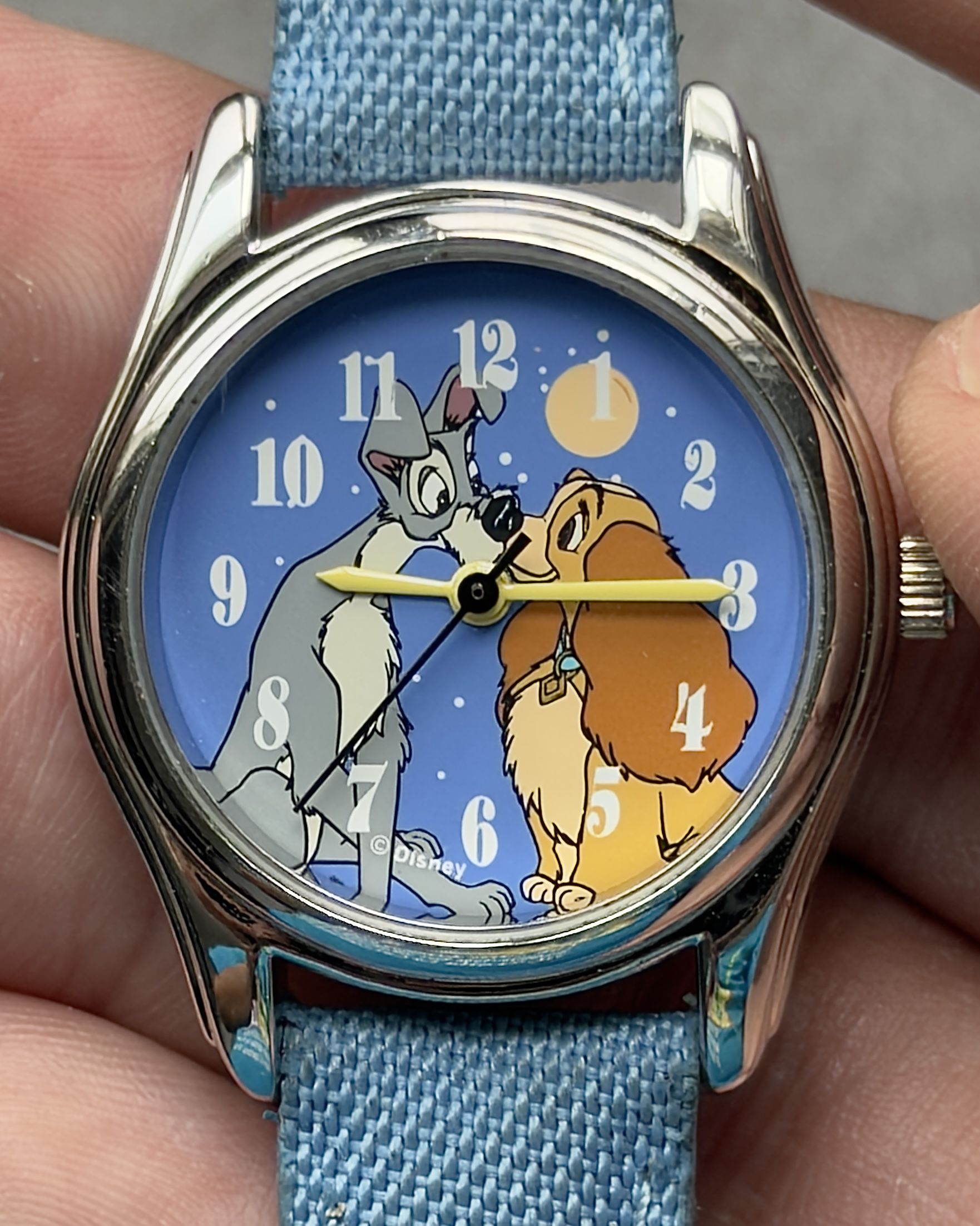 DISNEY LADY AND THE TRAMP MOONLIGHT KISS VINTAGE QUARTZ WATCH