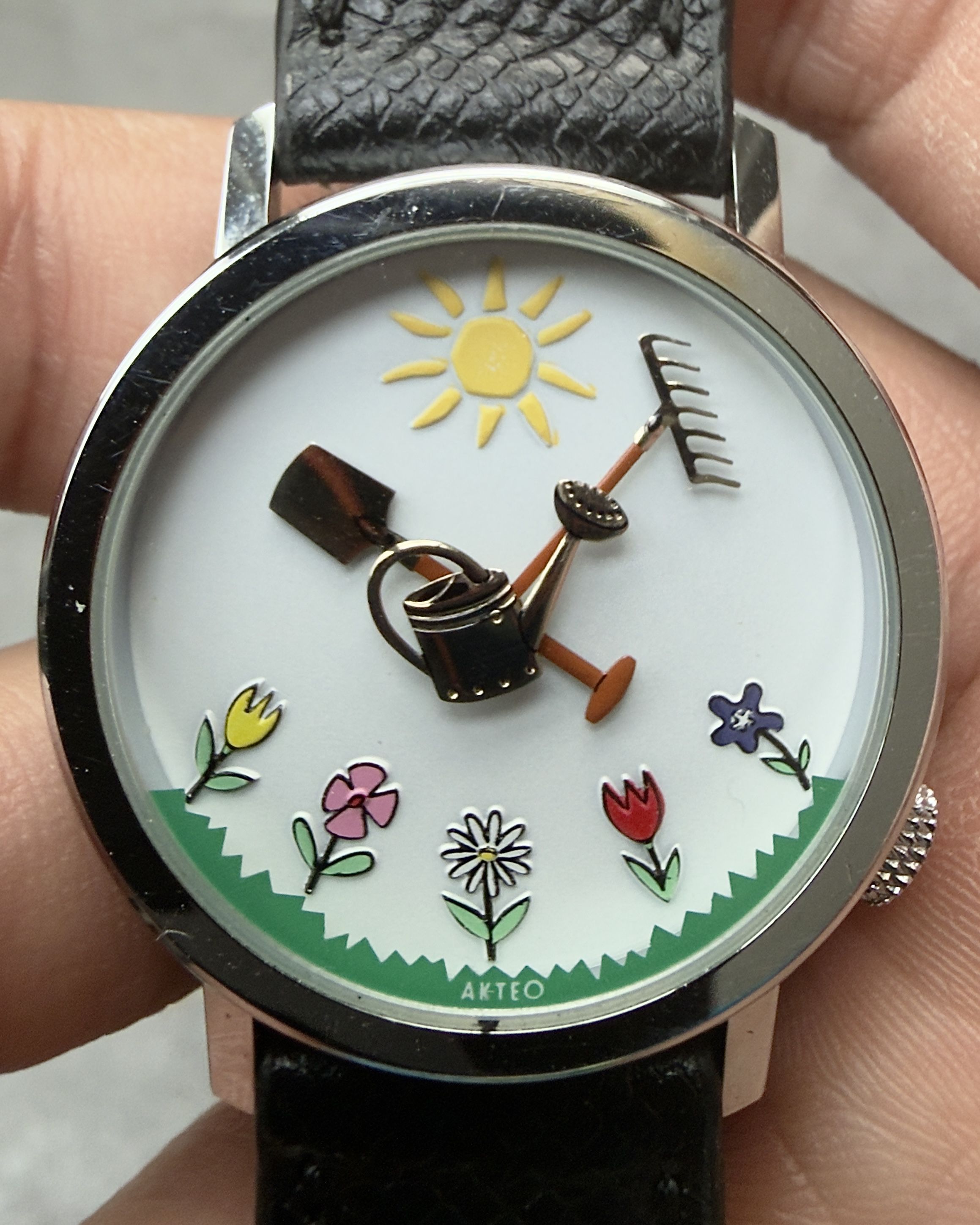 AKTEO GARDENER TOOL VINTAGE QUARTZ WATCH 