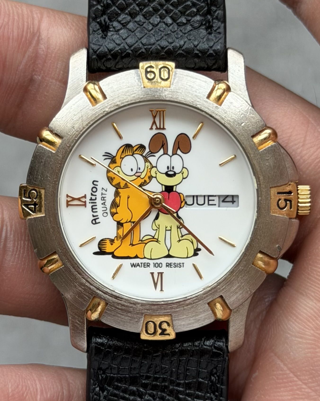 ARMITRON GARFIELD & ODIE DAY-DATE VINTAGE QUARTZ WATCH