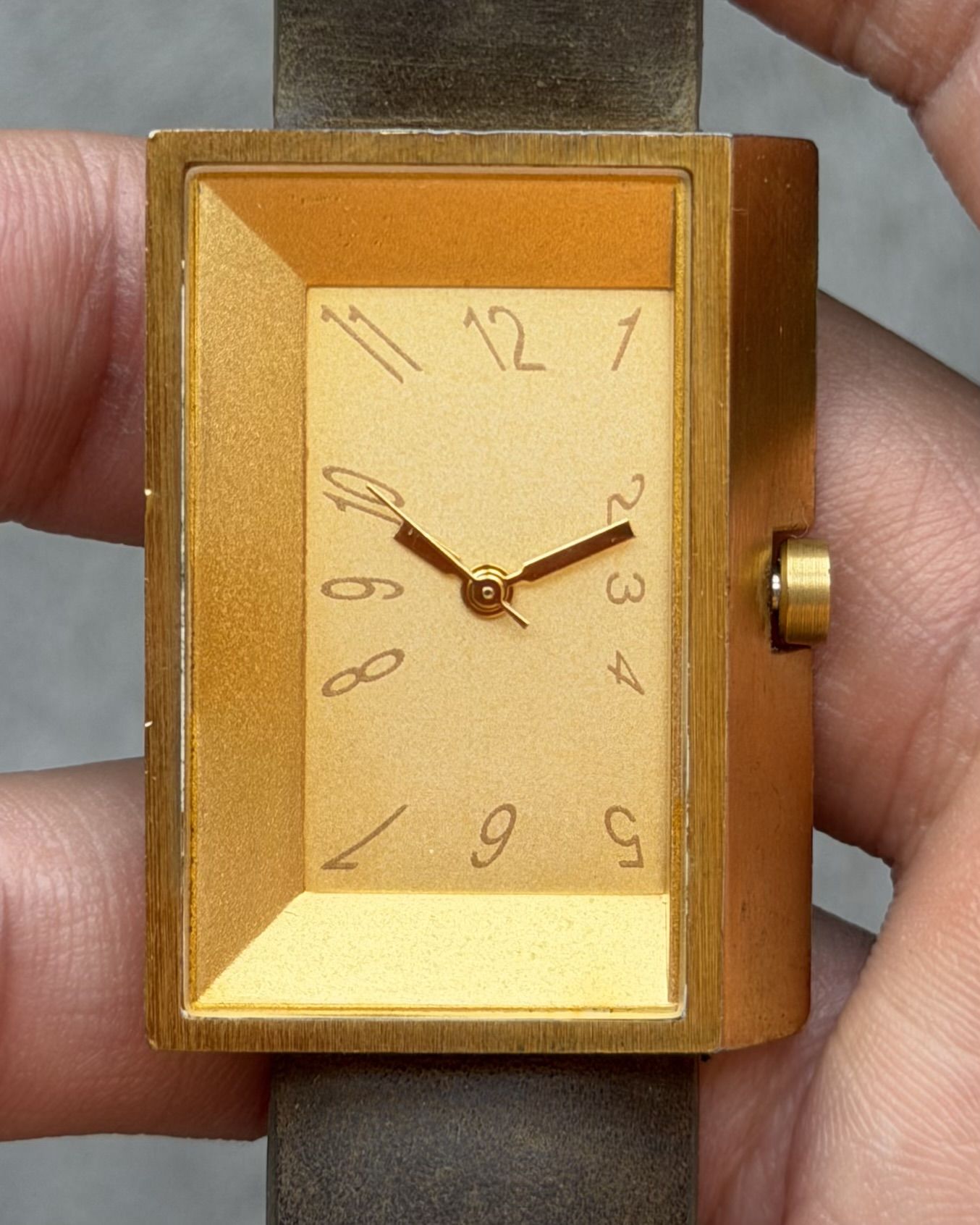 CLUSE OPTICAL ILLUSION VINTAGE QUARTZ WATCH 