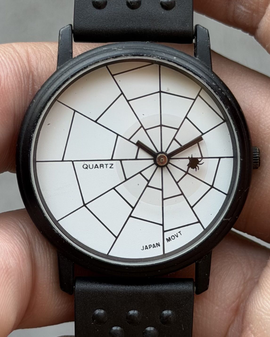 BLACK SPIDER WEB VINTAGE QUARTZ WATCH 