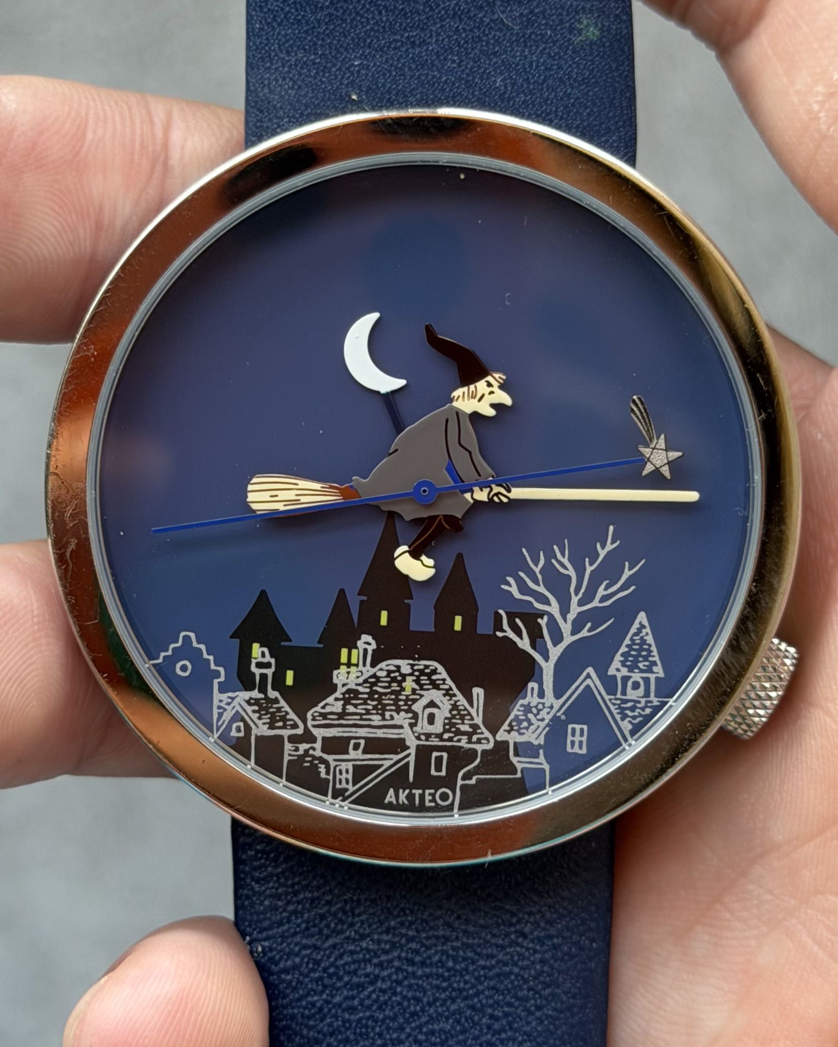 AKTEO BIG WITCH VINTAGE QUARTZ WATCH 