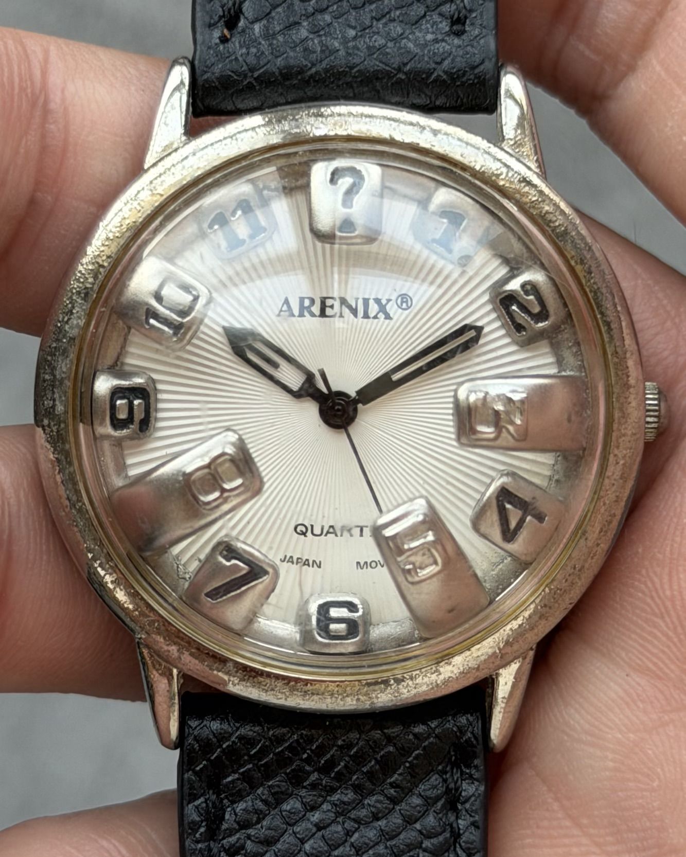 ARENIX DISTORTION NUMERALS VINTAGE QUARTZ WATCH 