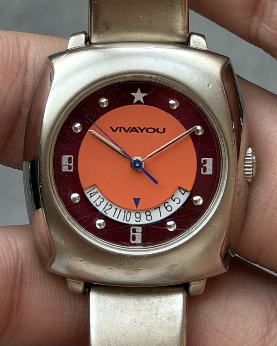 VIVAYOU SMILING DATE WINDOW VINTAGE QUARTZ WATCH 