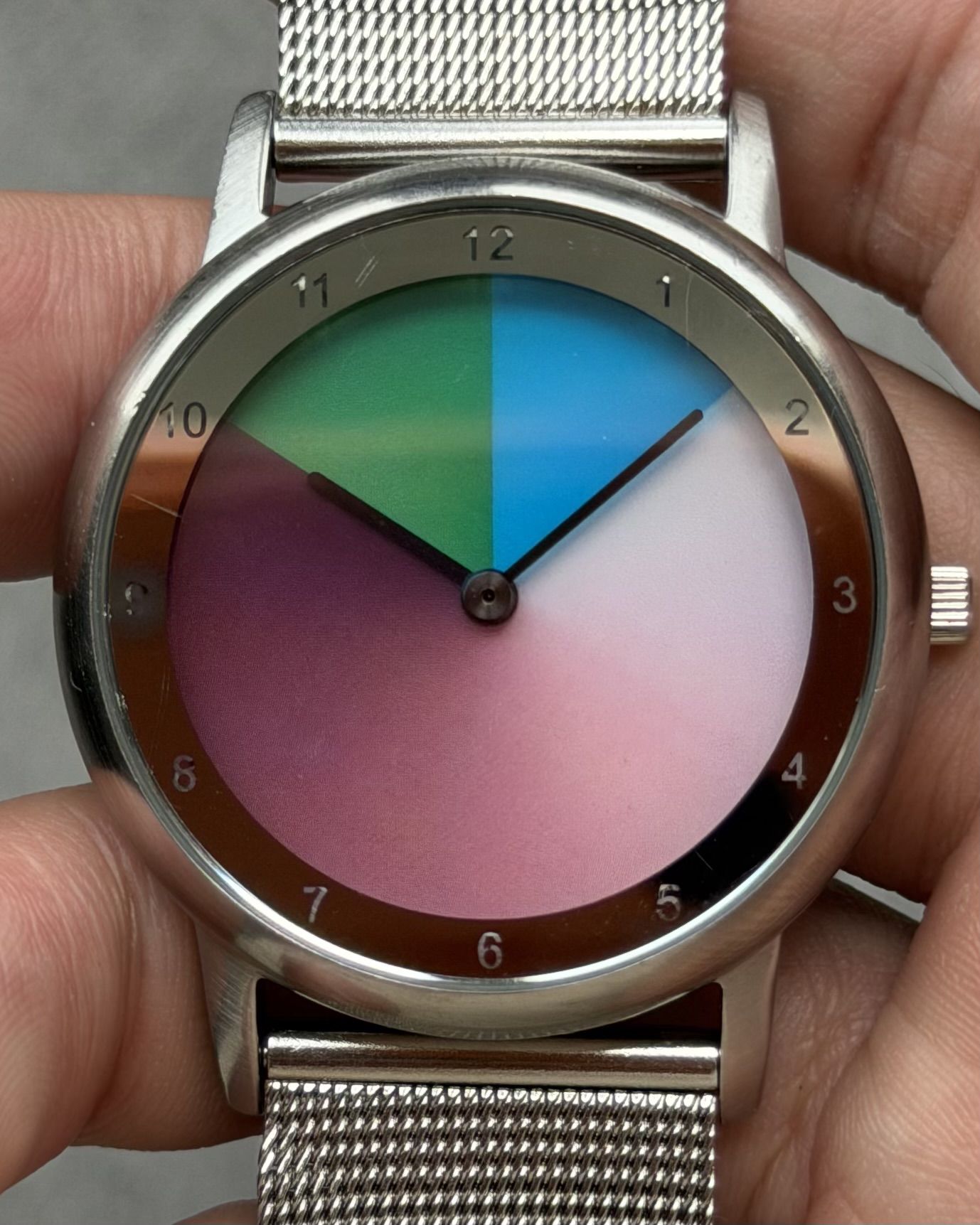 RAINBOW AVANTGARDE COLOR WHEEL DIAL VINTAGE QUARTZ WATCH