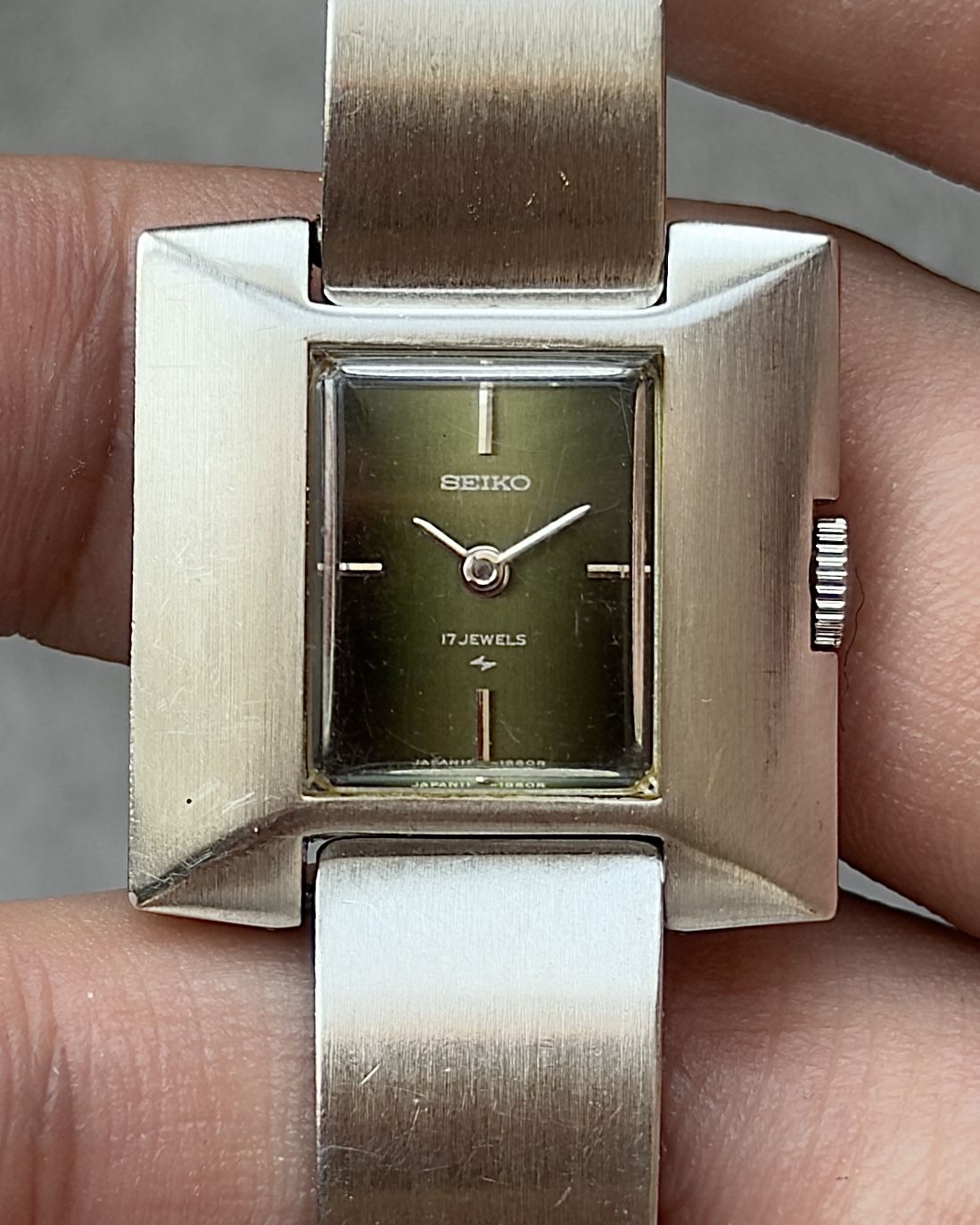 SEIKO MOSS SQUARE MANUAL WINDING VINTAGE WATCH