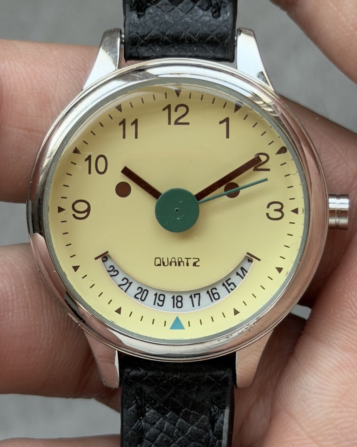 NATTITO HAPPY FACE DATE VINTAGE QUARTZ WATCH