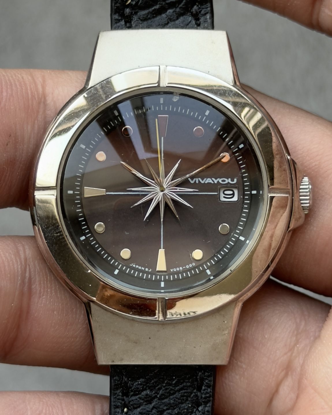 VIVAYOU GALAXY BURST VINTAGE QUARTZ WATCH