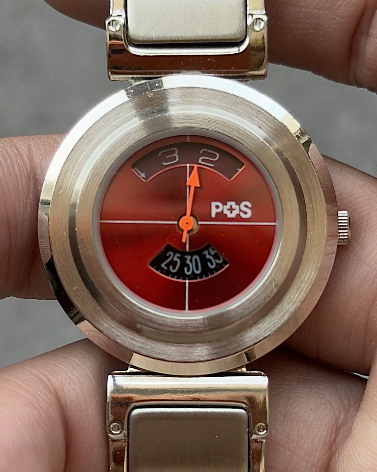 POS RED SECTOR VINTAGE QUARTZ WATCH