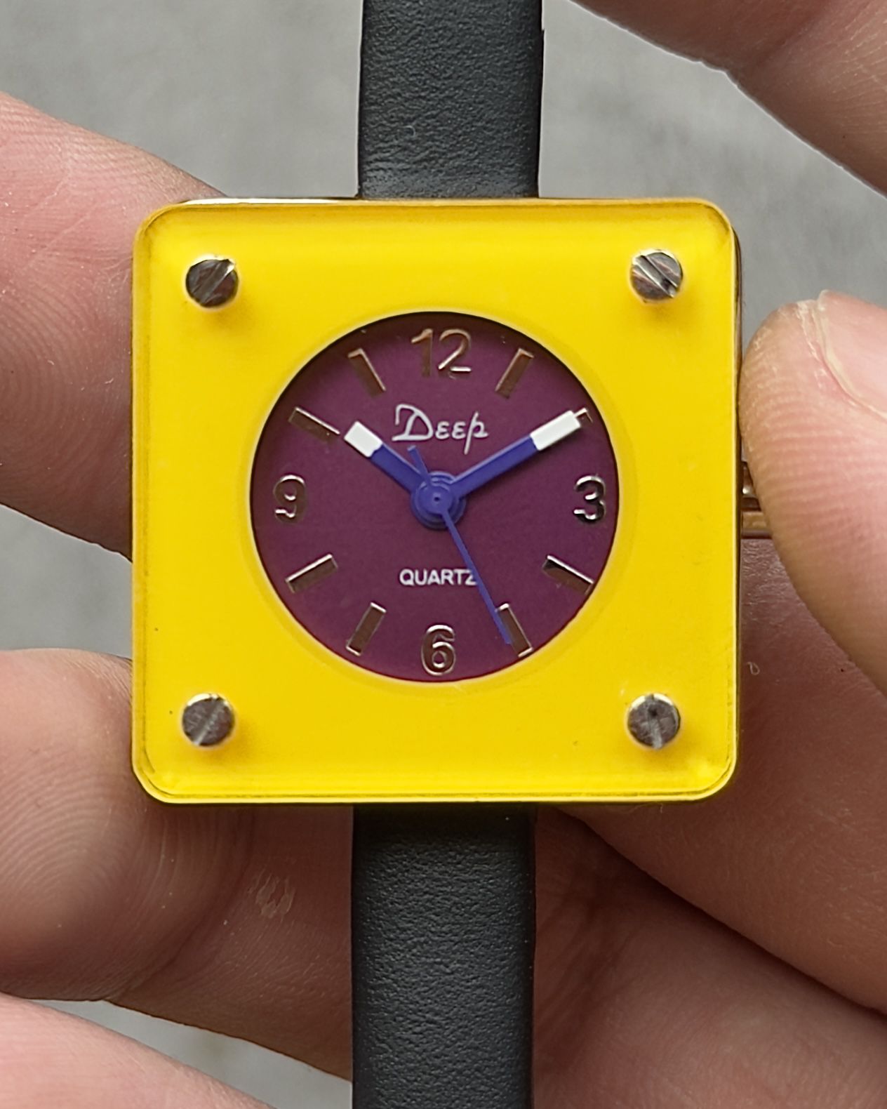 DEEP NEON BLOCK YELLOW VINTAGE QUARTZ WATCH