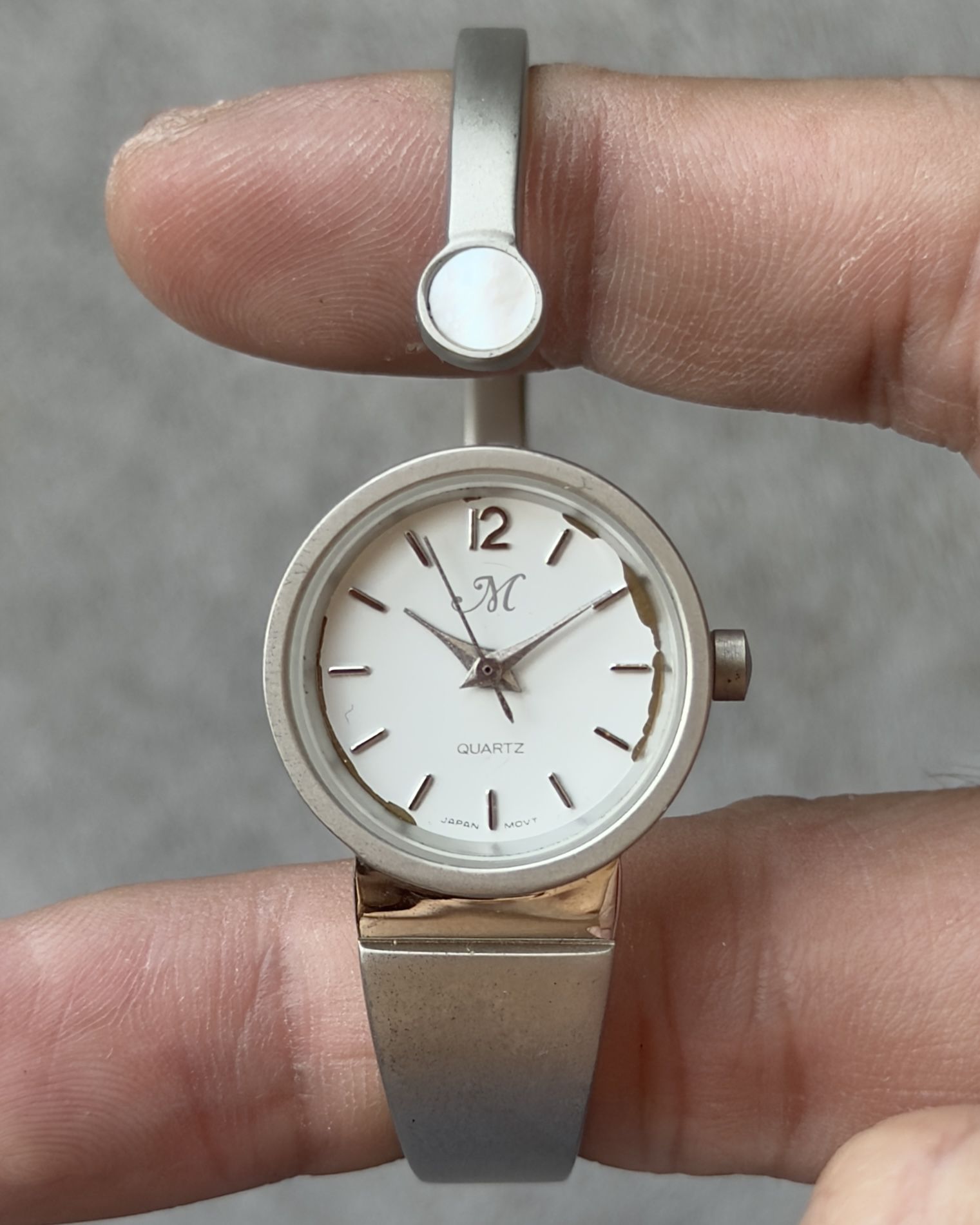 M MINIMALIST CUFF VINTAGE QUARTZ WATCH 