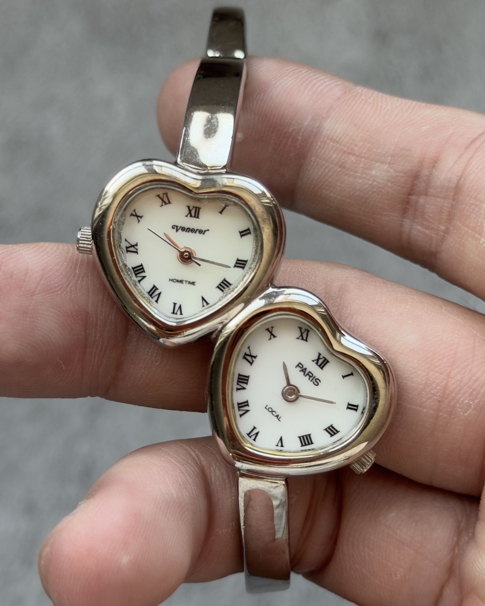VENERER PARIS DOUBLE HEART DUAL TIME VINTAGE BANGLE WATCH