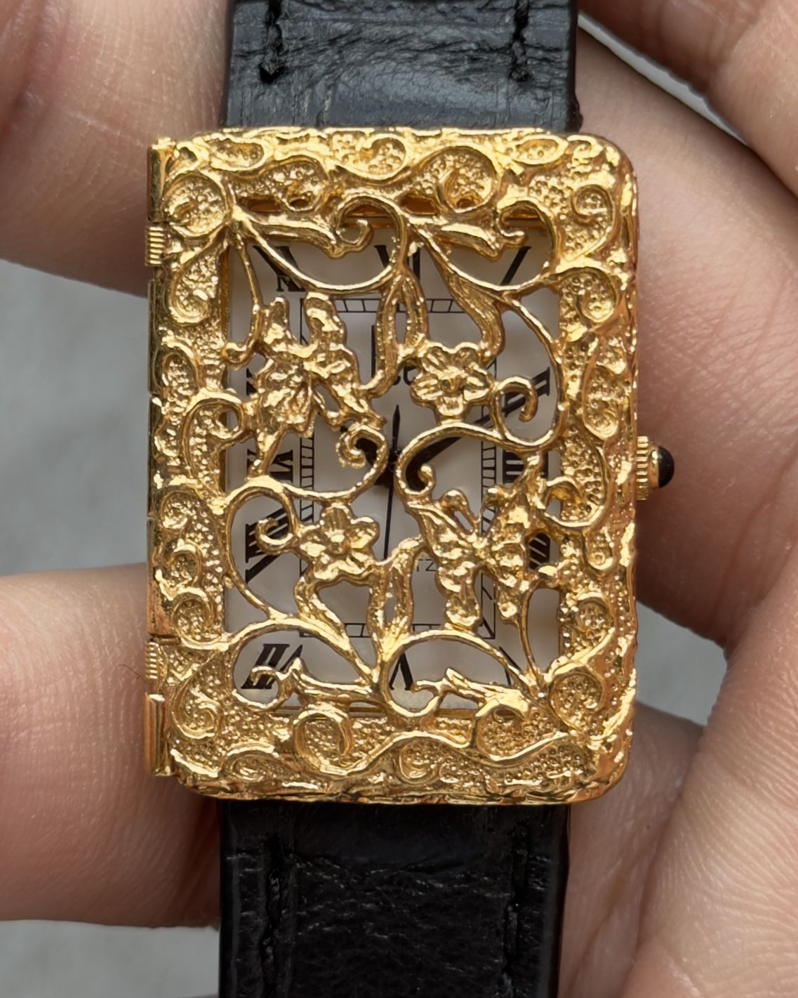 HEEL ORNATE FILIGREE COVER VINTAGE QUARTZ WATCH