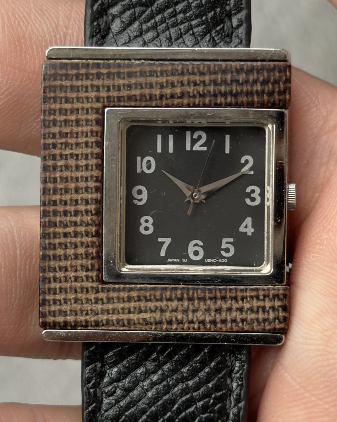 SUPER HAKKA WOODGRAIN VINTAGE QUARTZ WATCH 