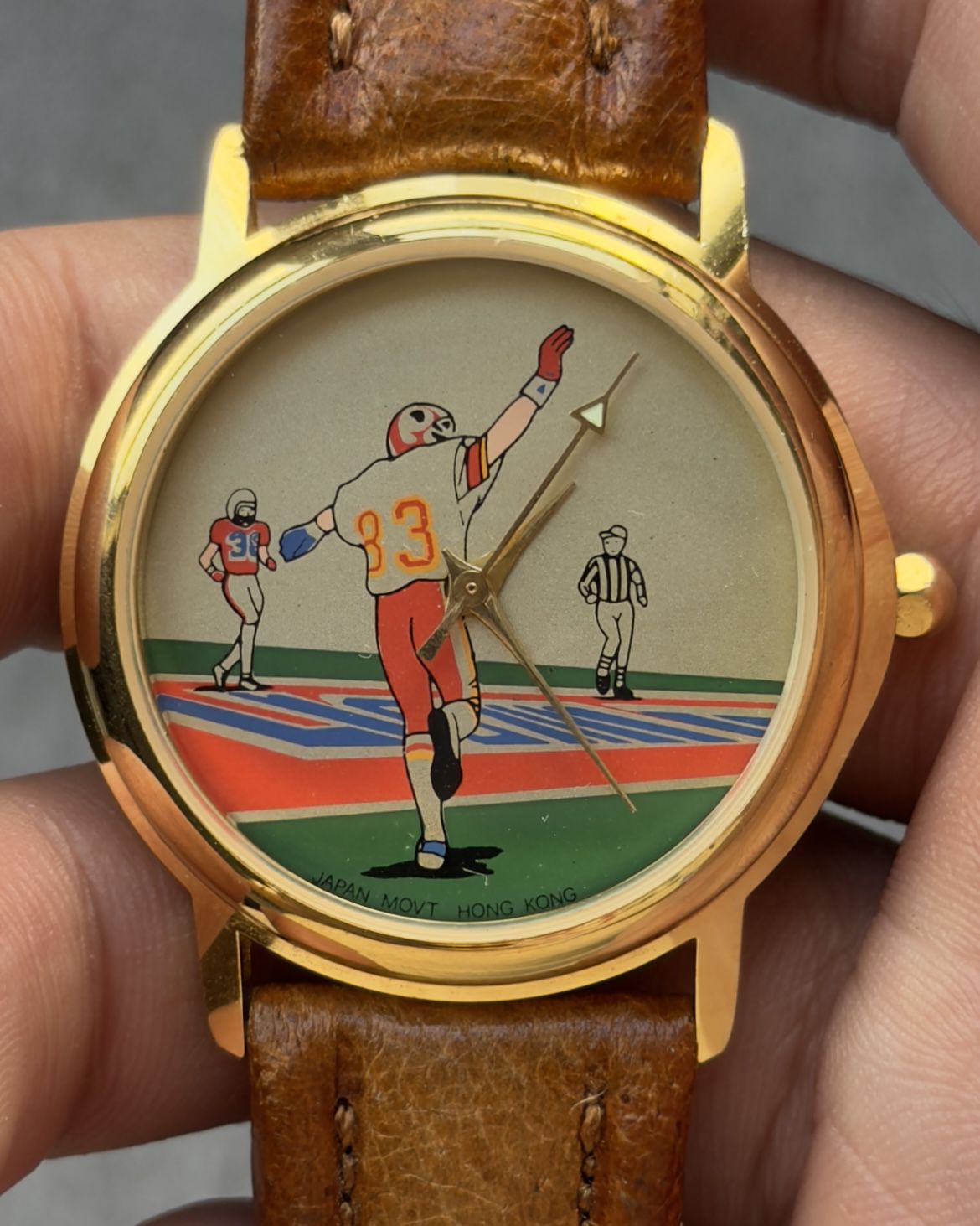 AMERICAN FOOTBALL SCENE GOLD TONE VINTAGE QUARTZ WATCH