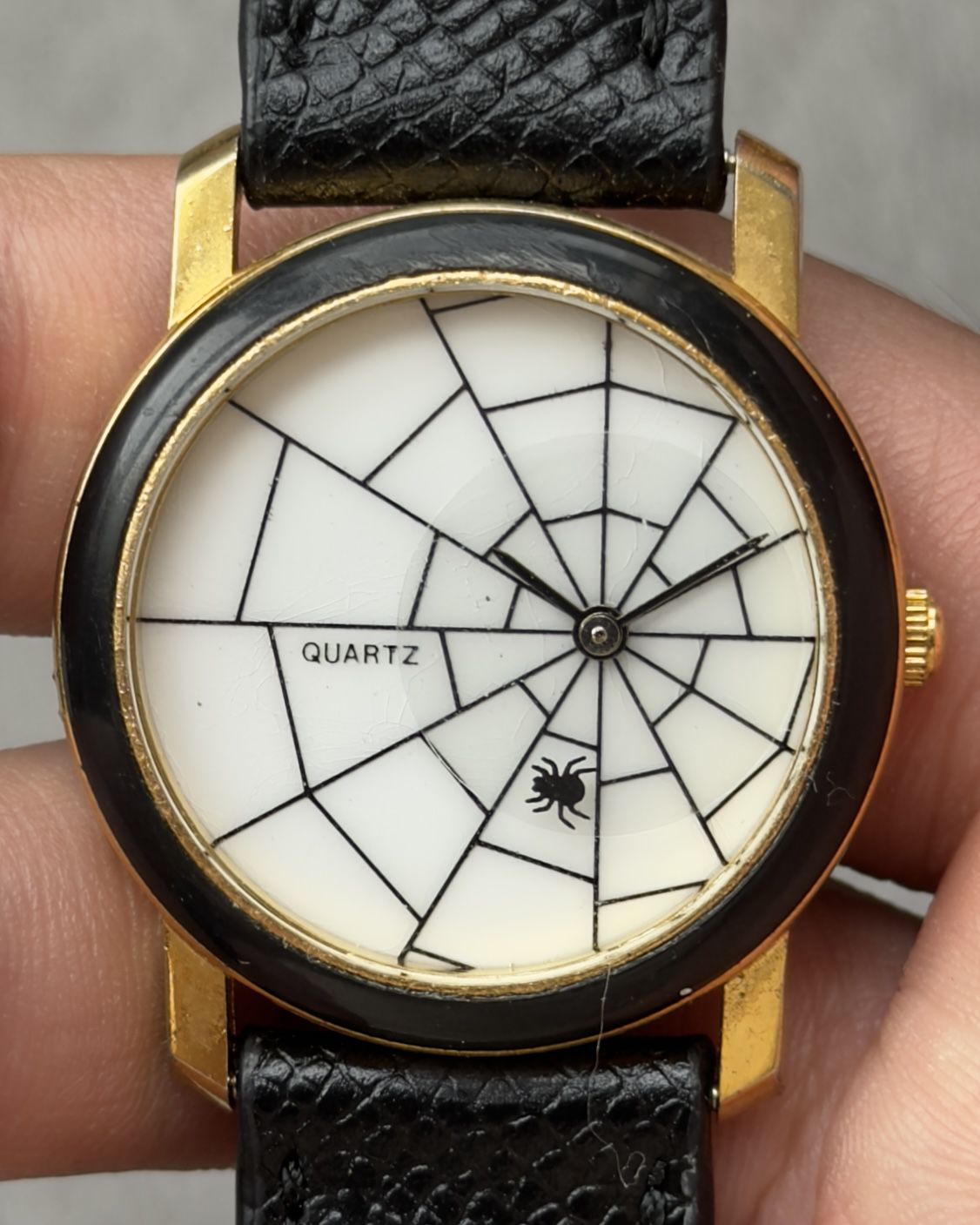 ABSTRACT SPIDER WEB GRAPHIC VINTAGE QUARTZ WATCH